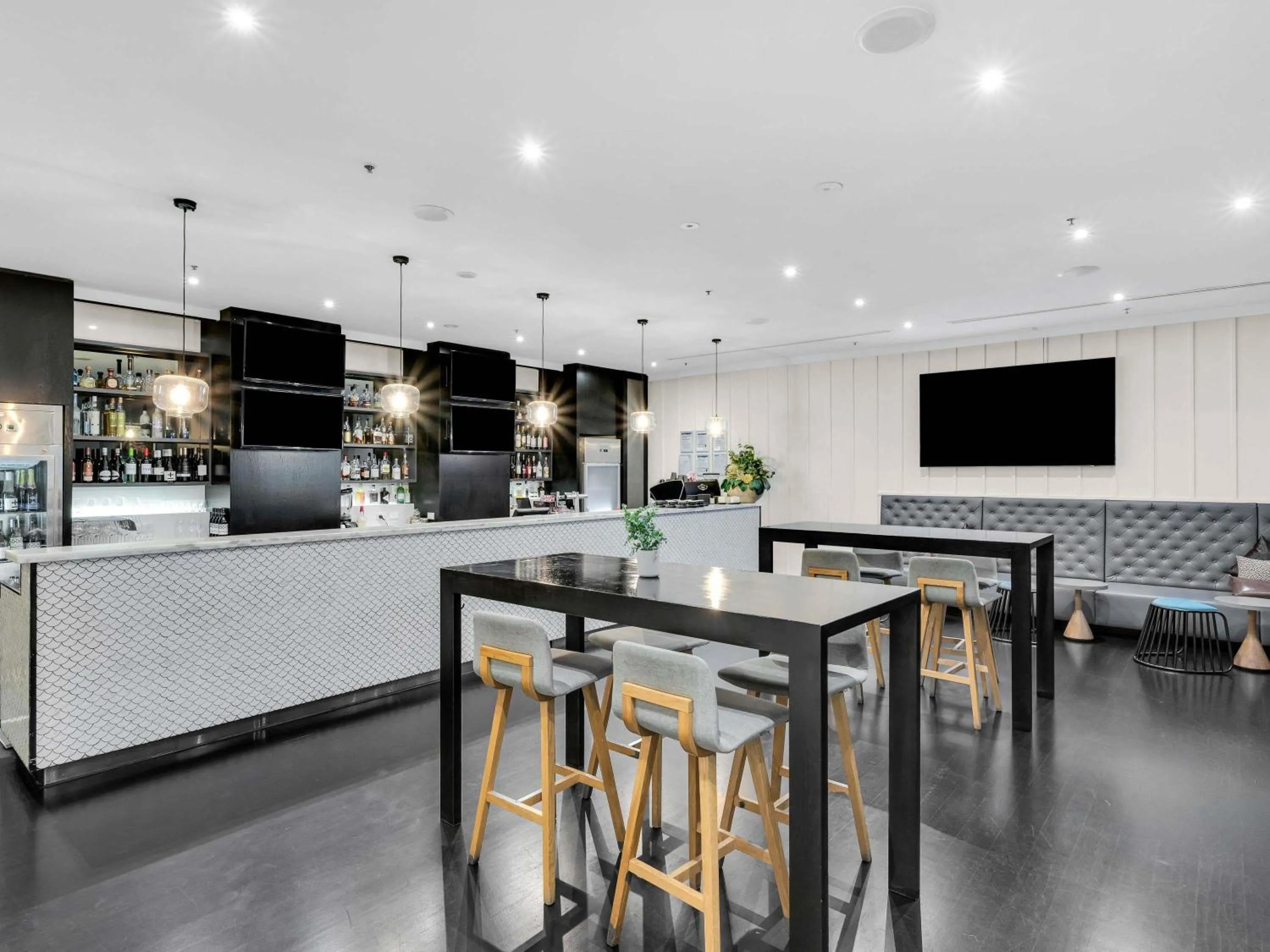 Lounge or bar in Mantra on Russell