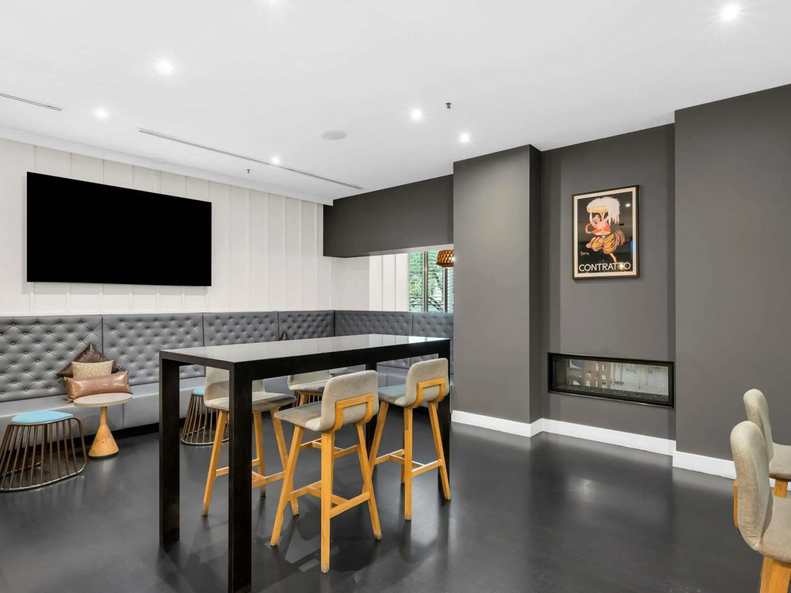 Lounge or bar in Mantra on Russell Lounge or bar in Mantra on Russell