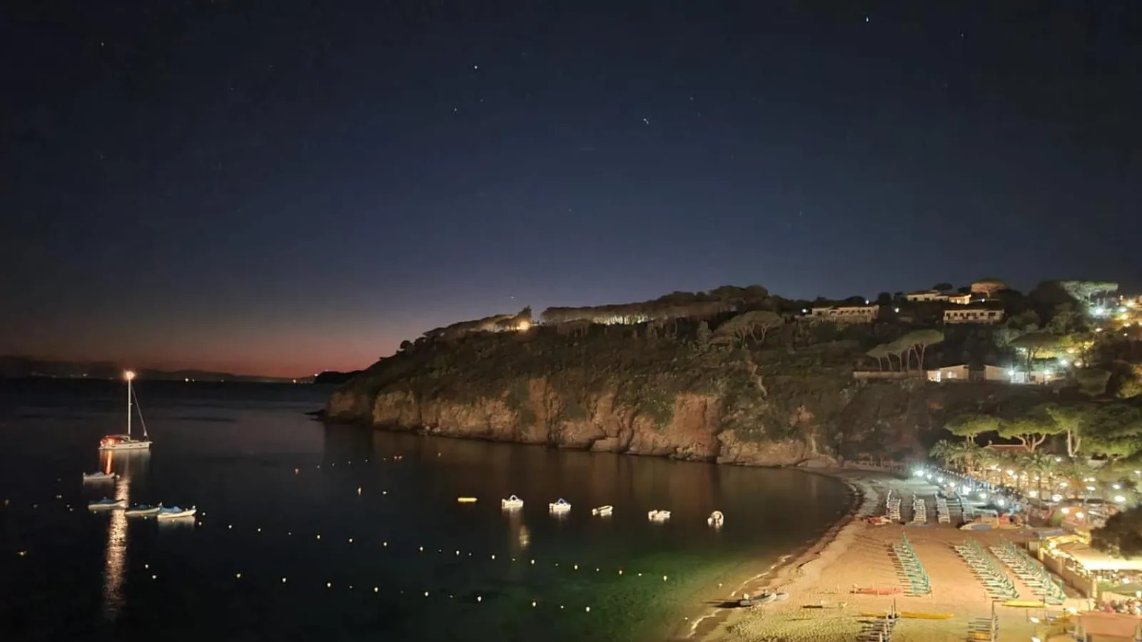 Property building in Mandel Residence by Mandel Club