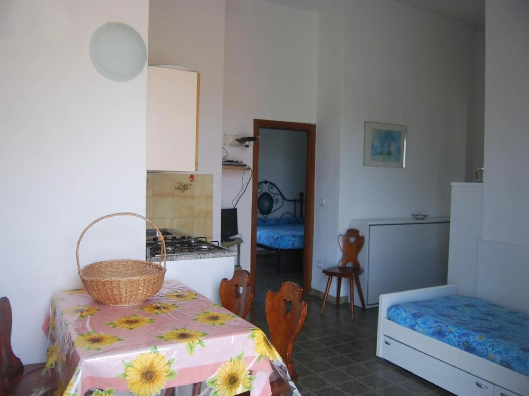 Living room in Mandel Residence by Mandel Club