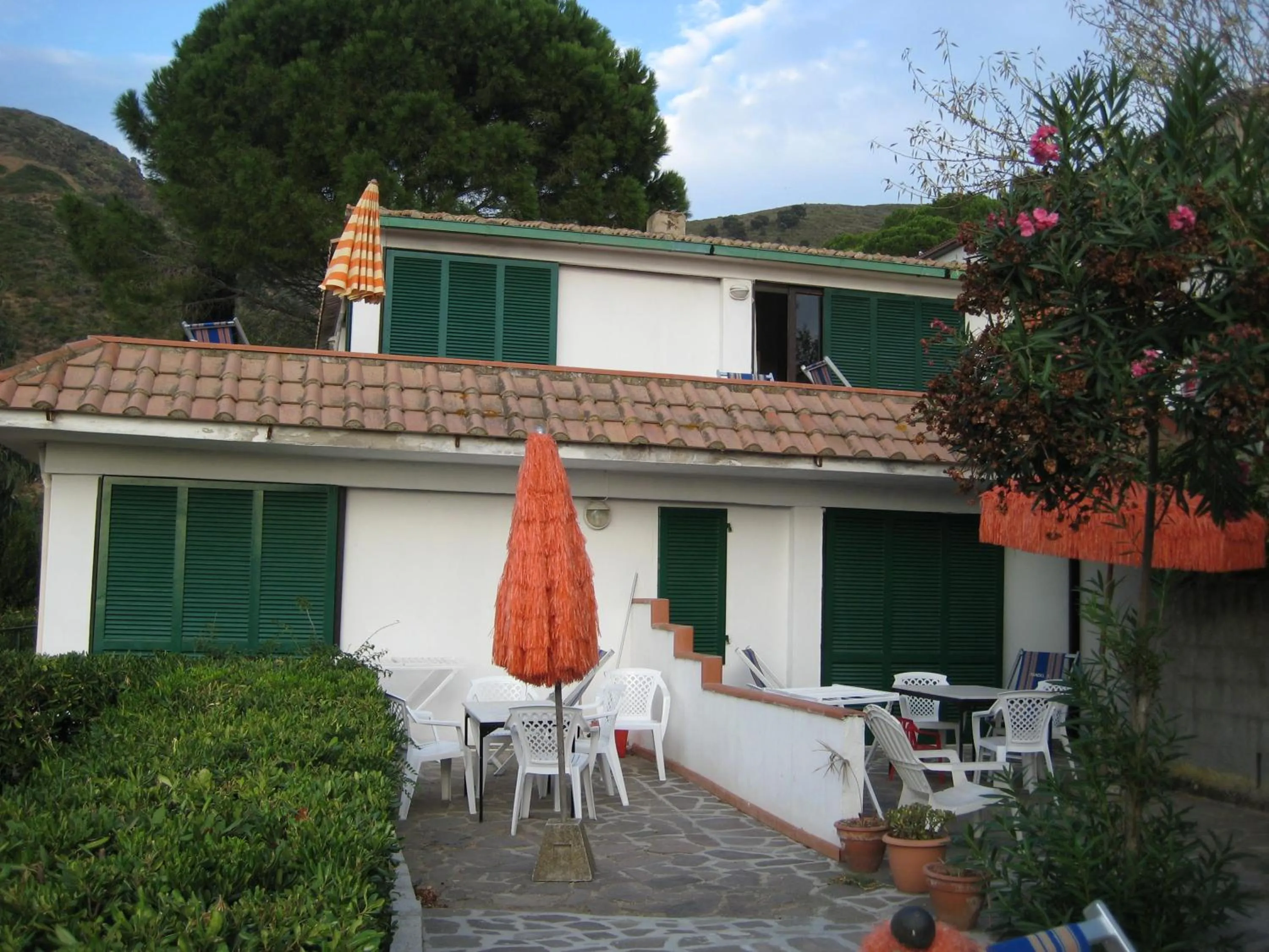 Property building in Mandel Residence by Mandel Club