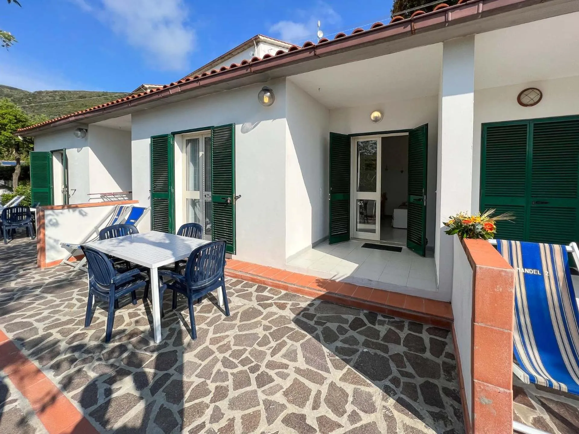 Property building in Mandel Residence by Mandel Club