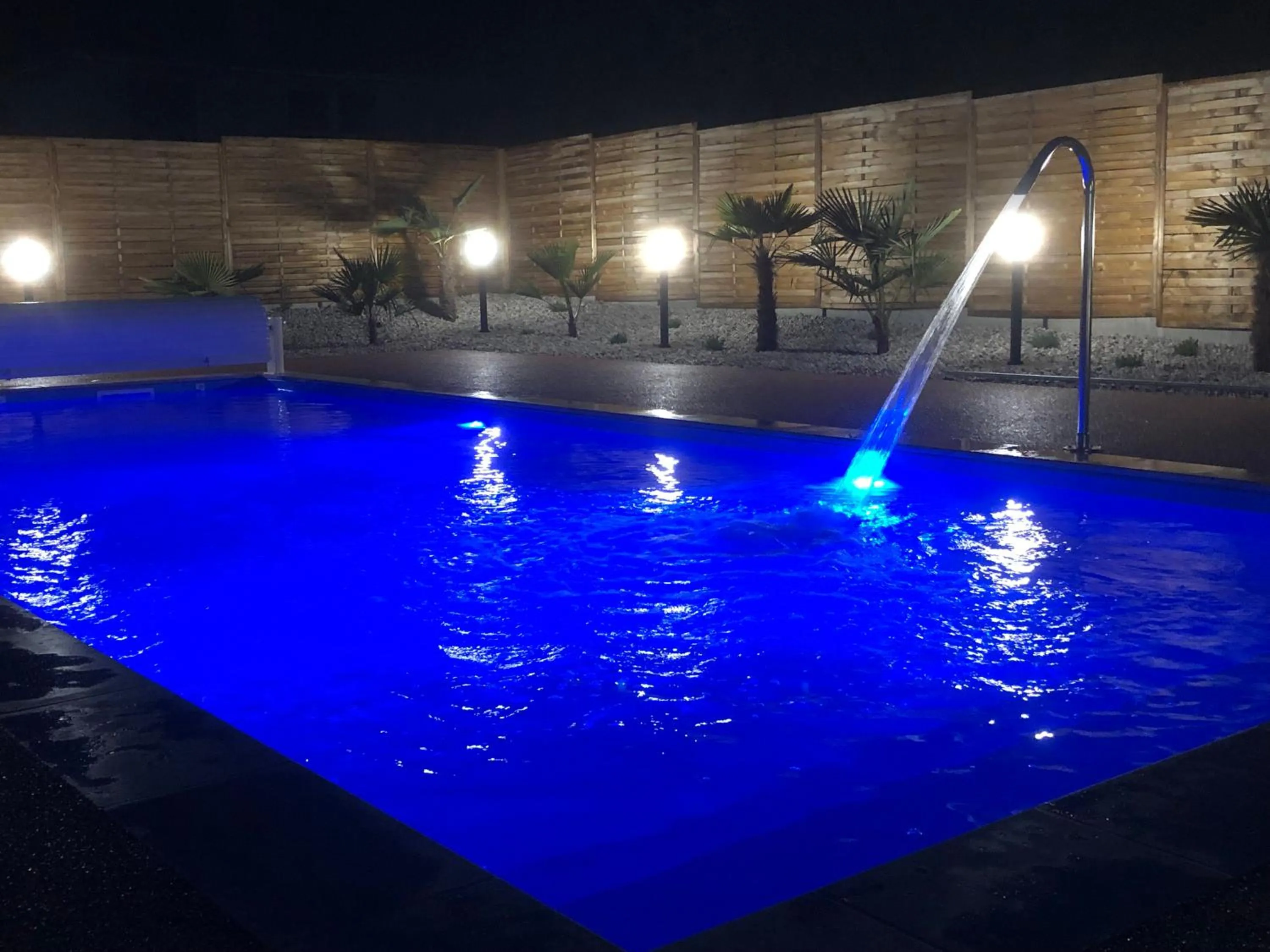 Swimming pool in Brit Hotel Brive La Gaillarde - Restaurant La Limousine