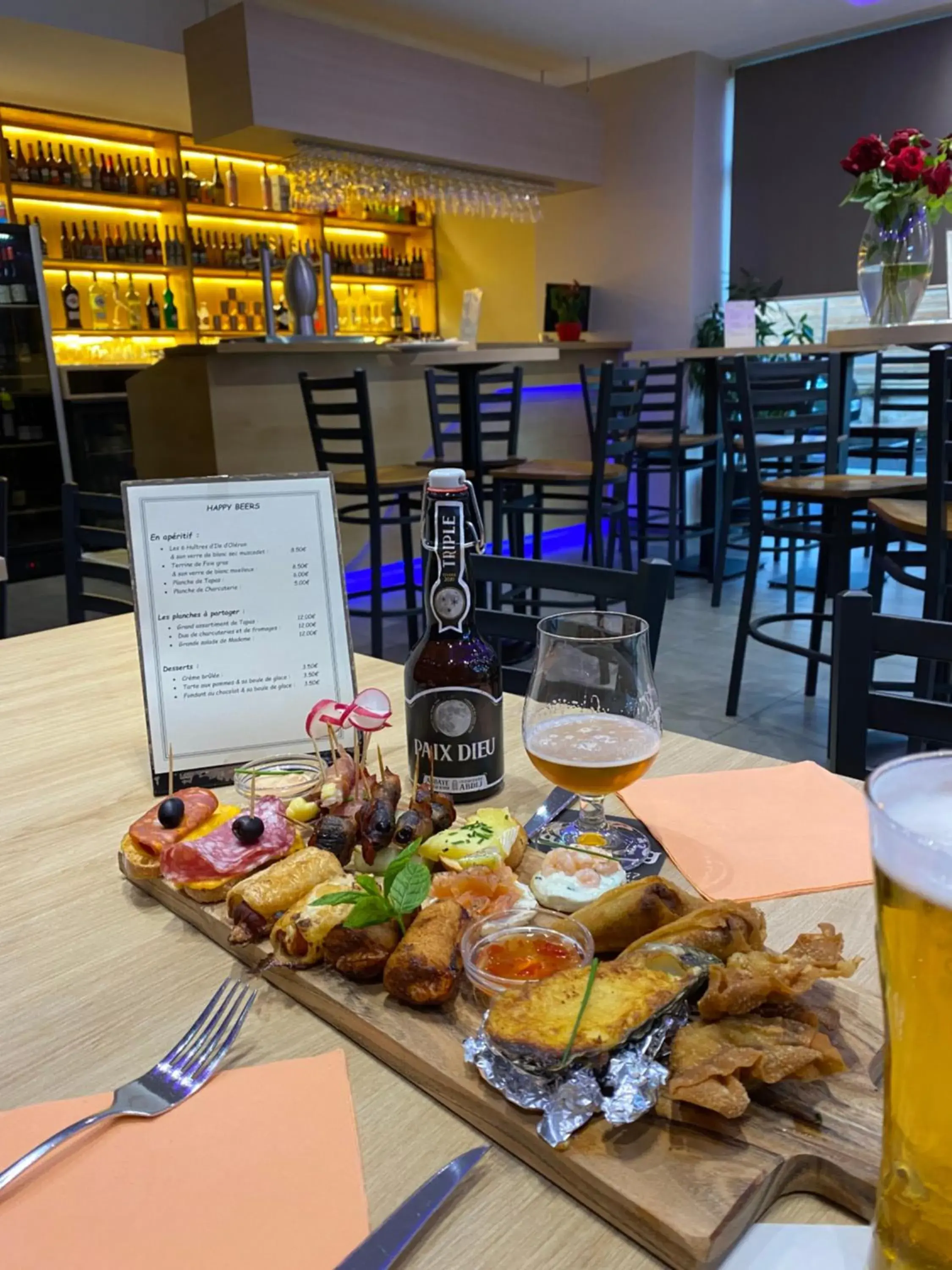 Lounge or bar in Brit Hotel Brive La Gaillarde - Restaurant La Limousine Lounge or bar in Brit Hotel Brive La Gaillarde - Restaurant La Limousine