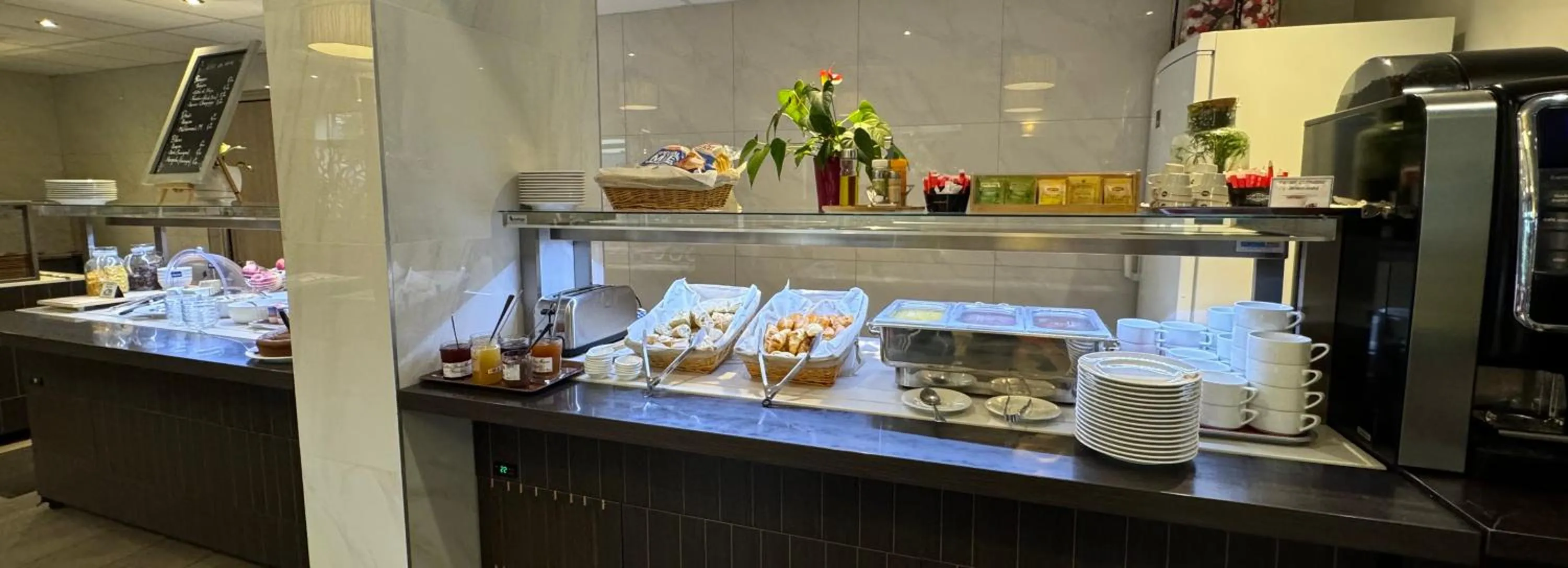 Buffet breakfast in Brit Hotel Brive La Gaillarde - Restaurant La Limousine