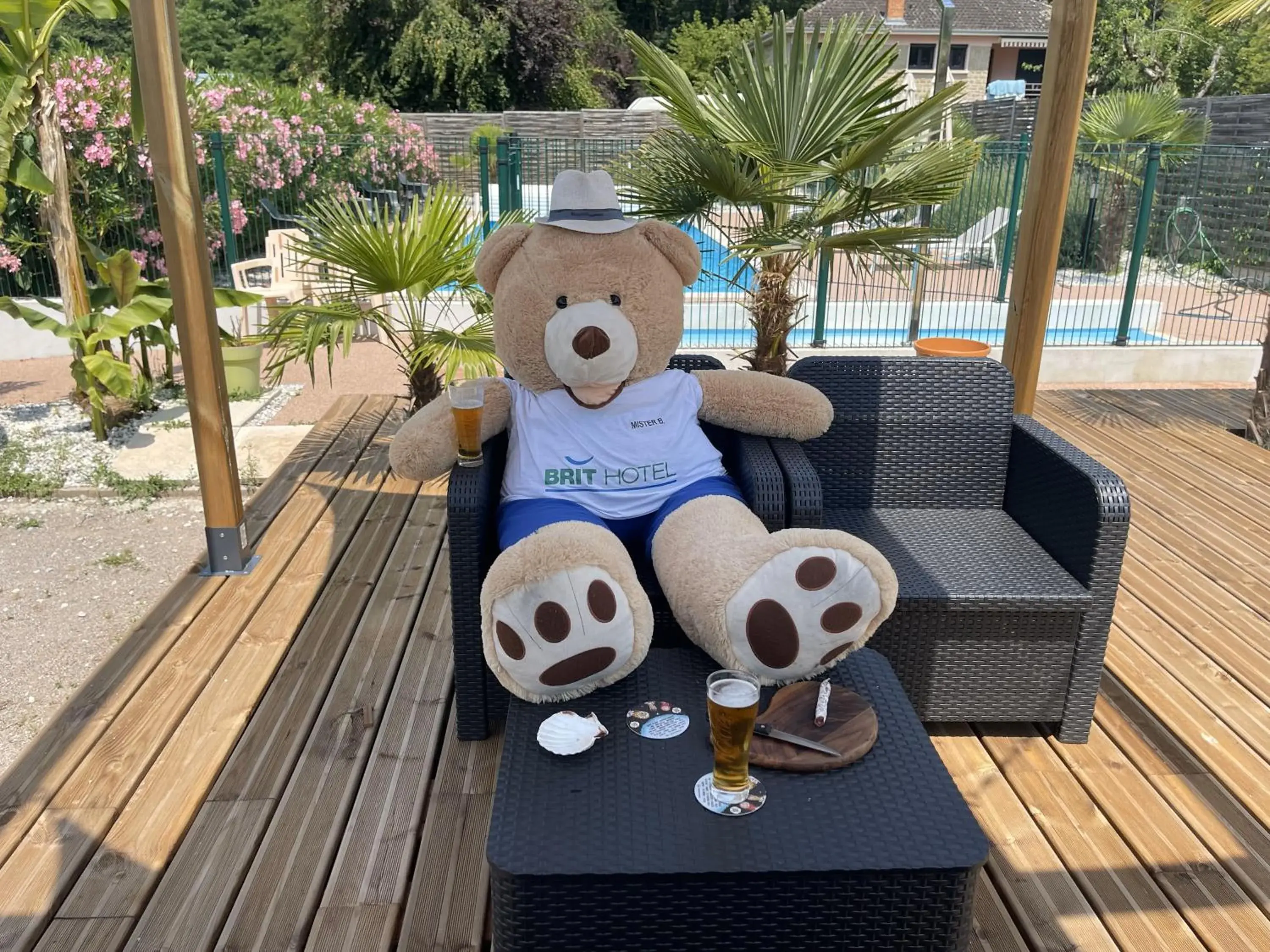 Swimming pool in Brit Hotel Brive La Gaillarde - Restaurant La Limousine Swimming pool in Brit Hotel Brive La Gaillarde - Restaurant La Limousine