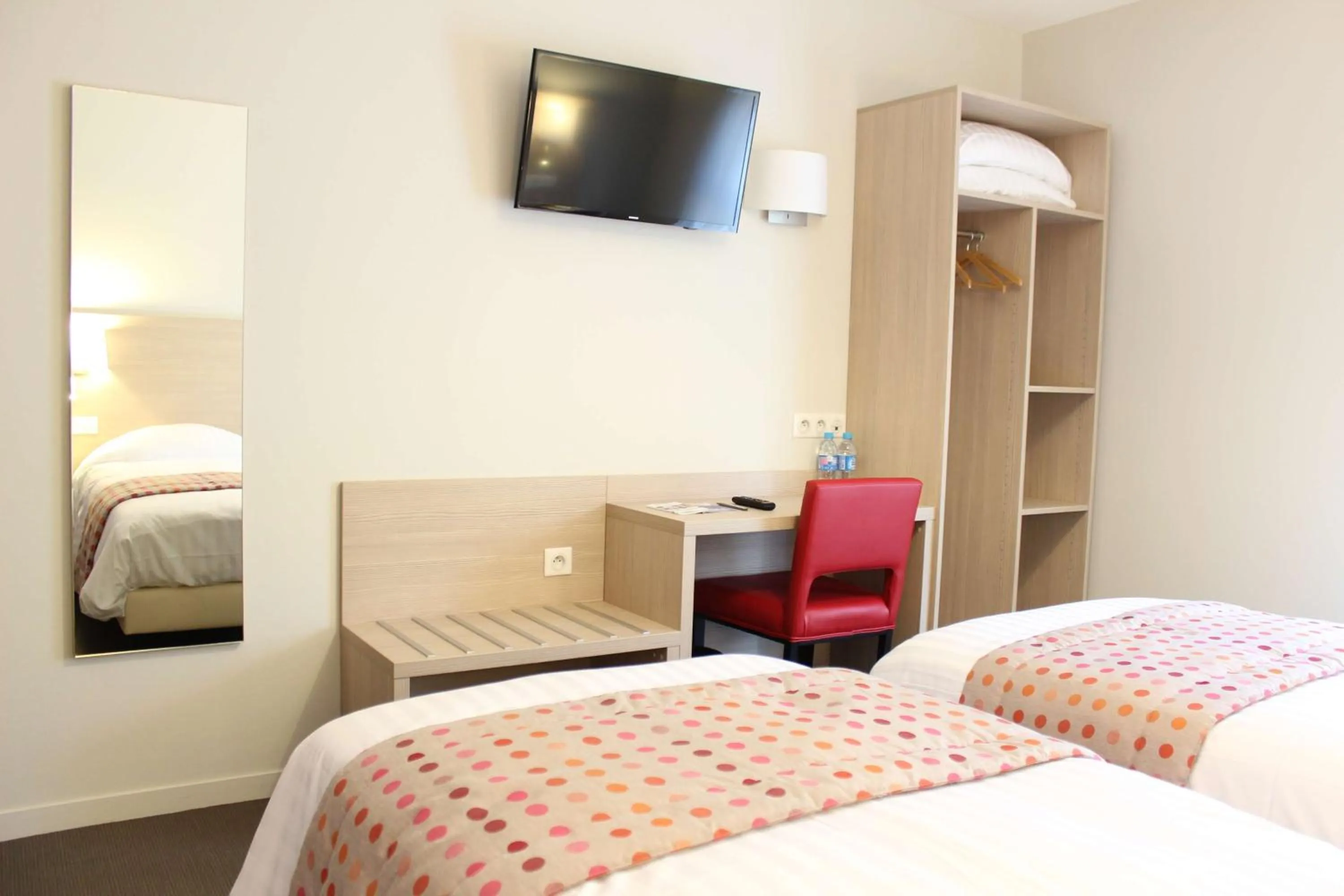 Property building, Bed in Brit Hotel Brive La Gaillarde - Restaurant La Limousine