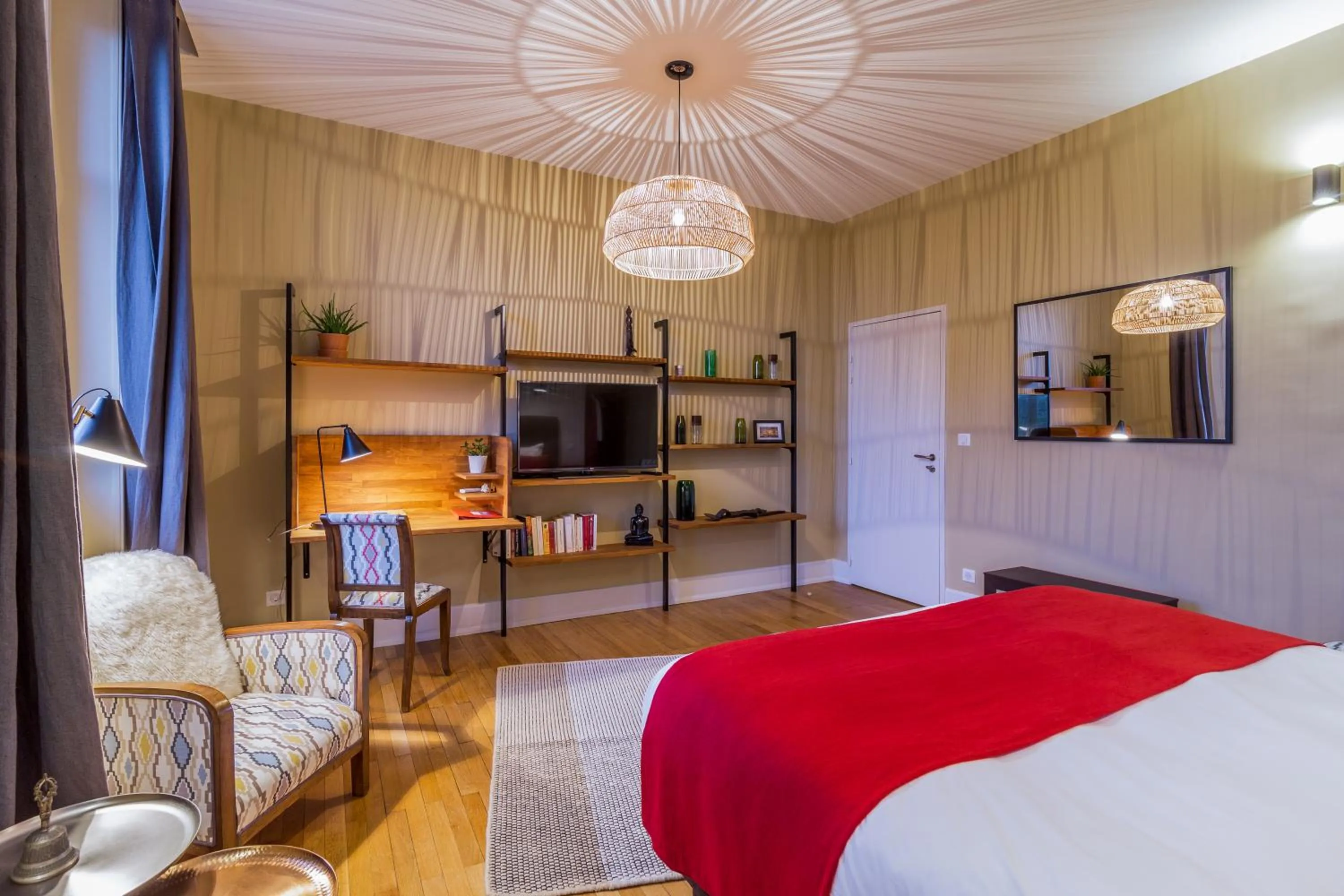 Photo of the whole room in L'Autre Rives