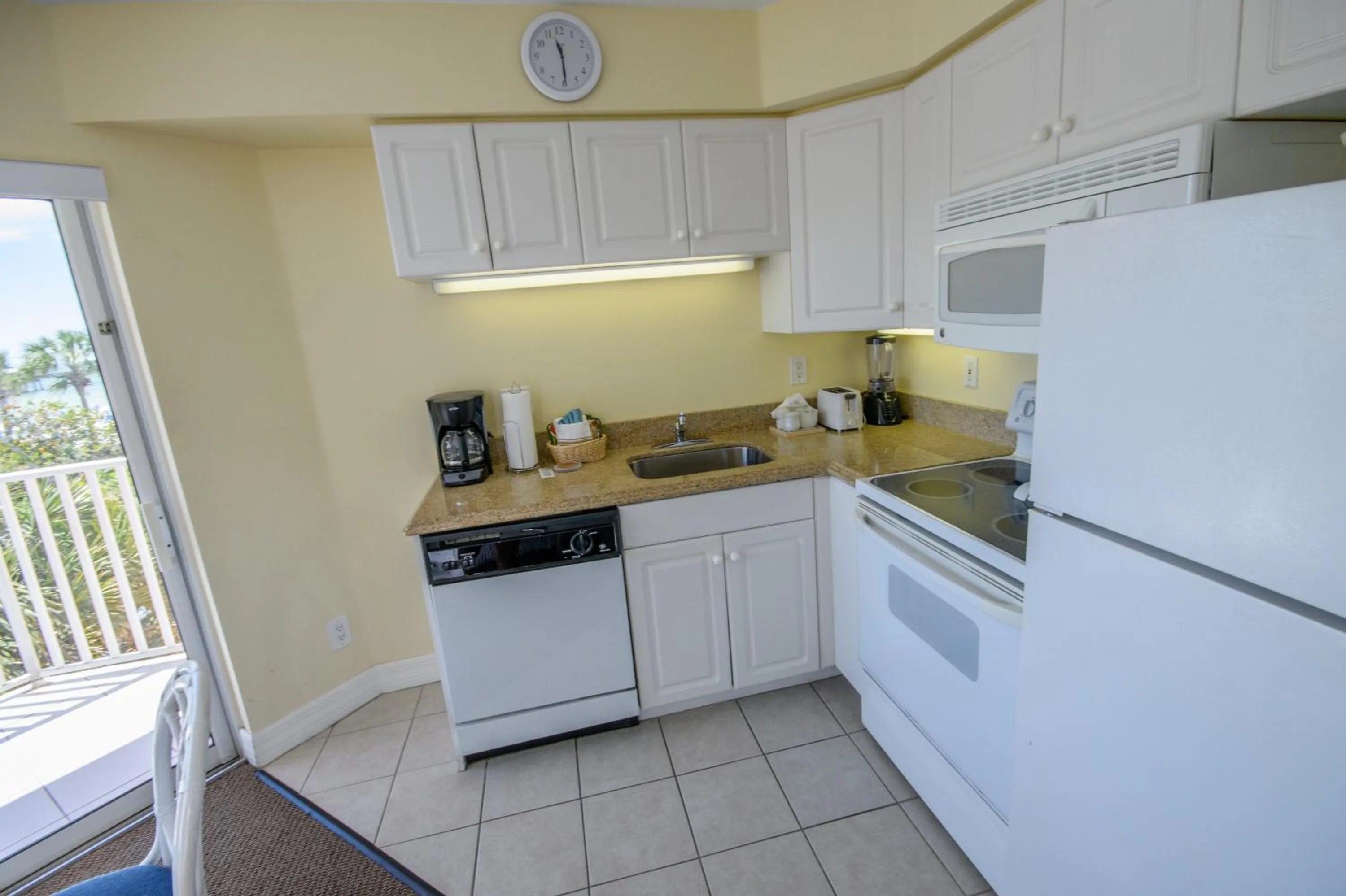Kitchen or kitchenette in Edison Beach House