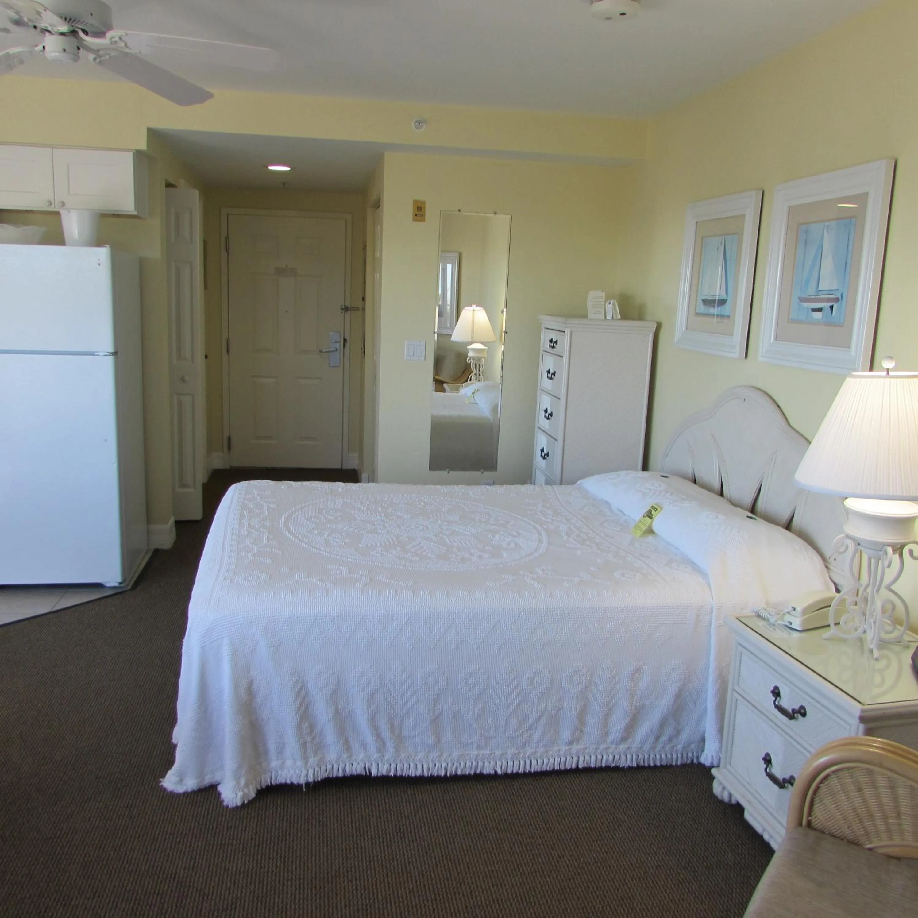 Bed in Edison Beach House