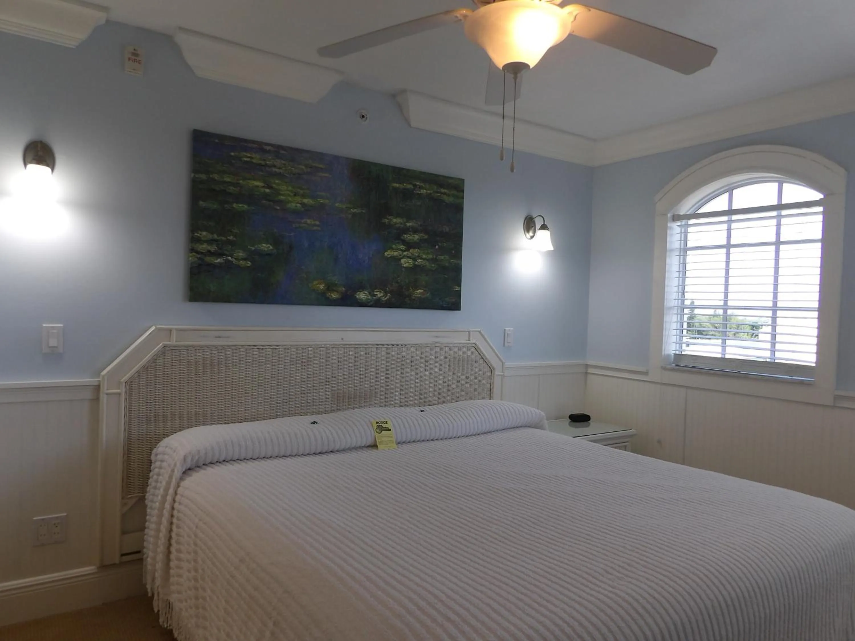 Bed in Edison Beach House