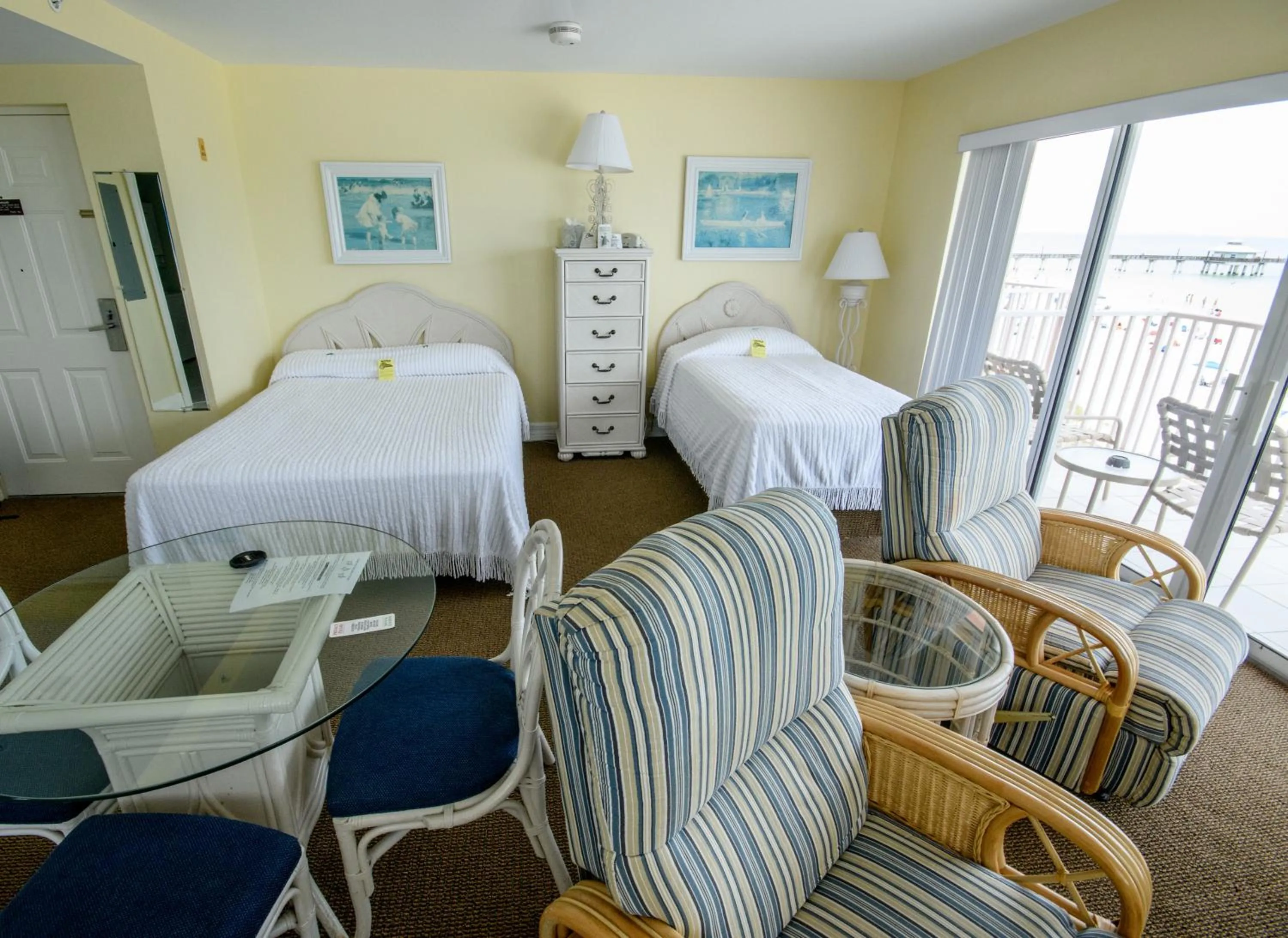 Living room in Edison Beach House