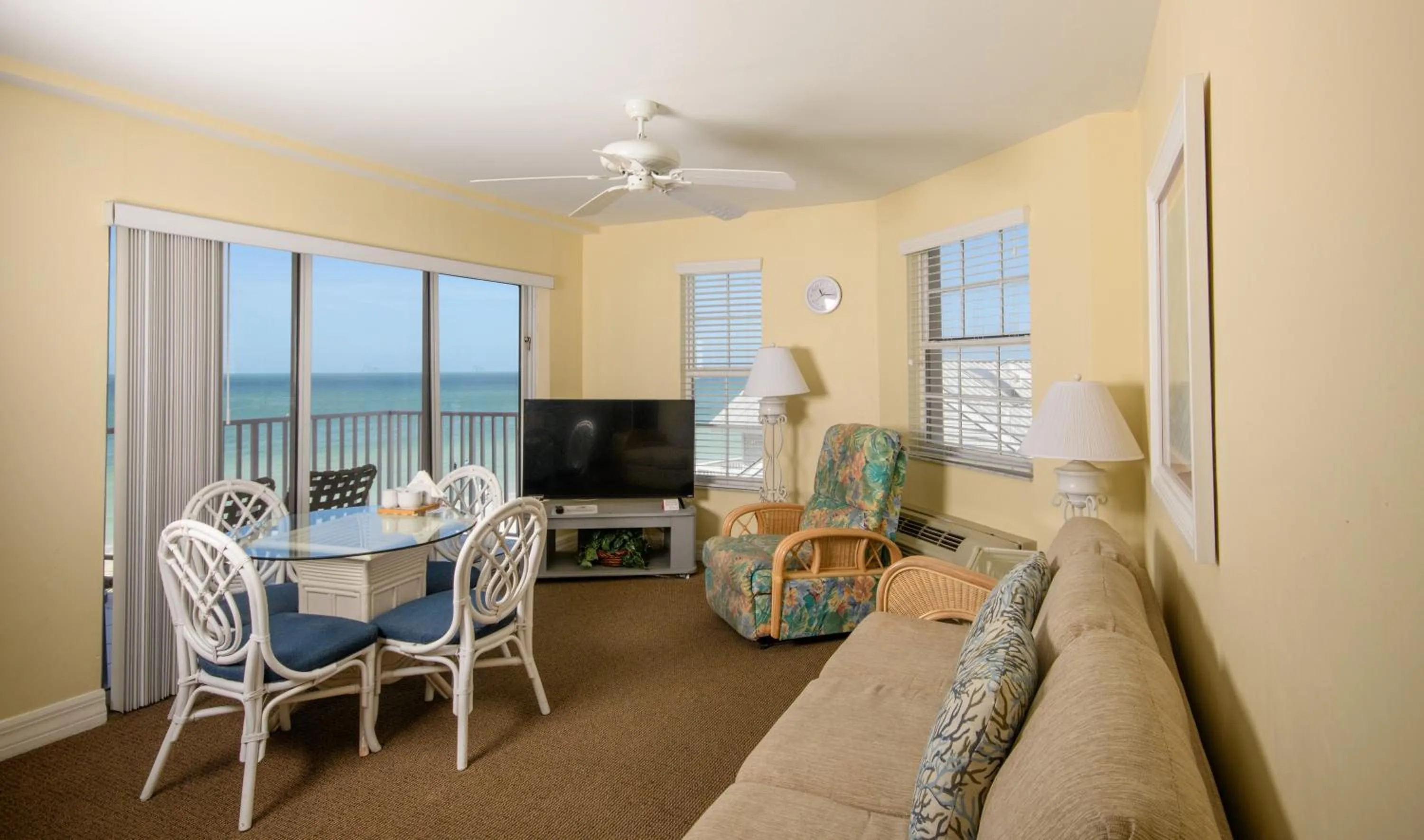 Living room in Edison Beach House