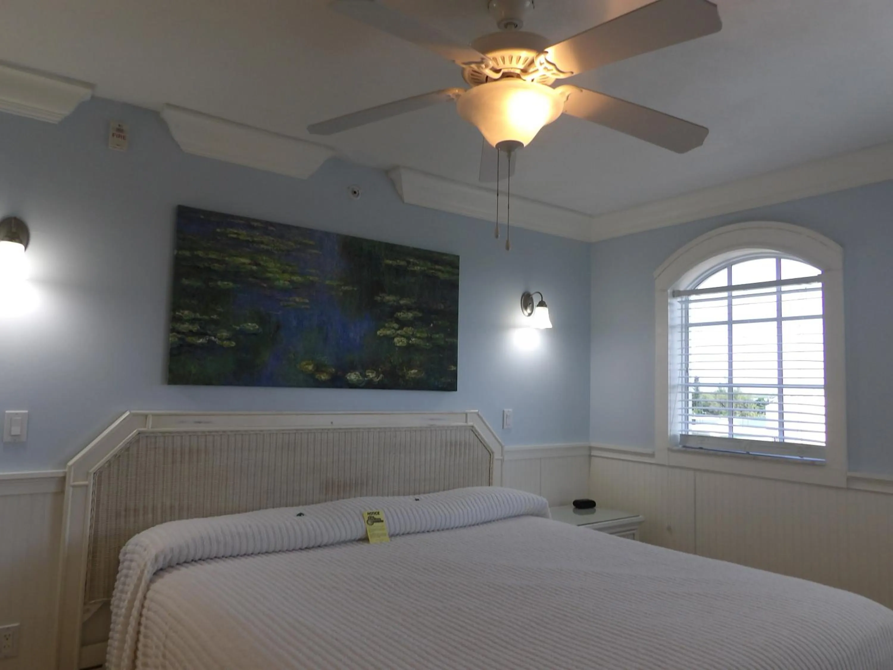 Bed in Edison Beach House