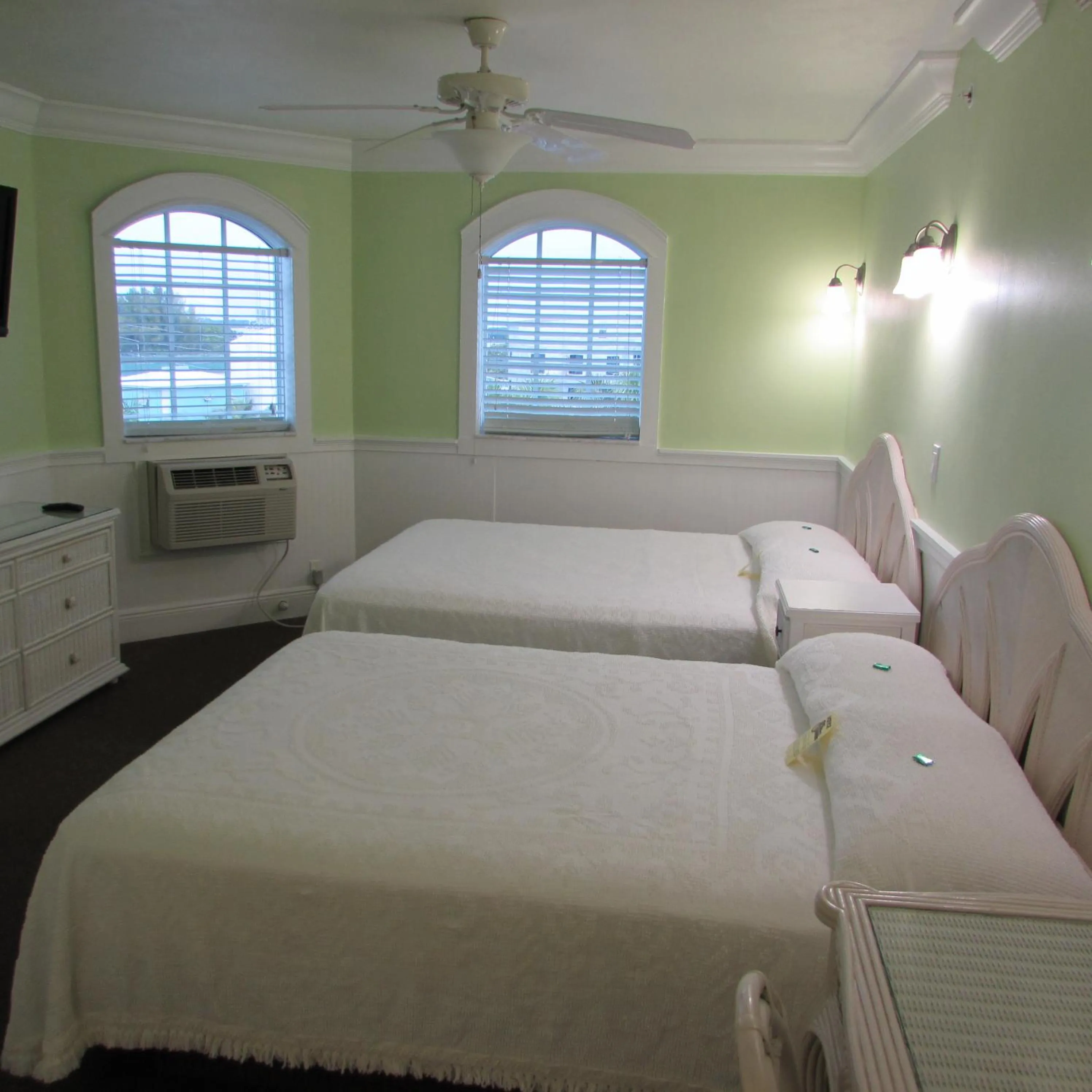 Bed in Edison Beach House