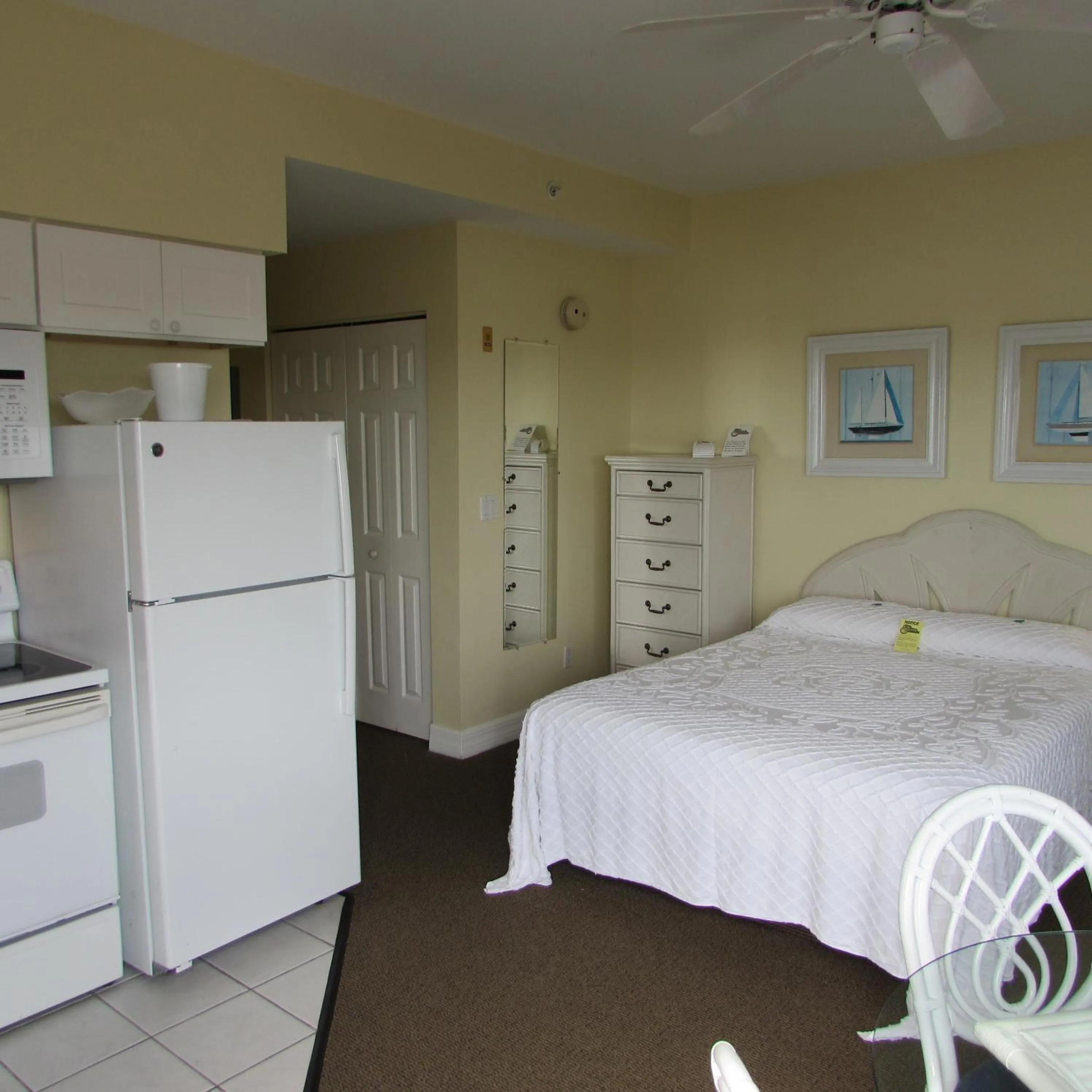 Bed in Edison Beach House