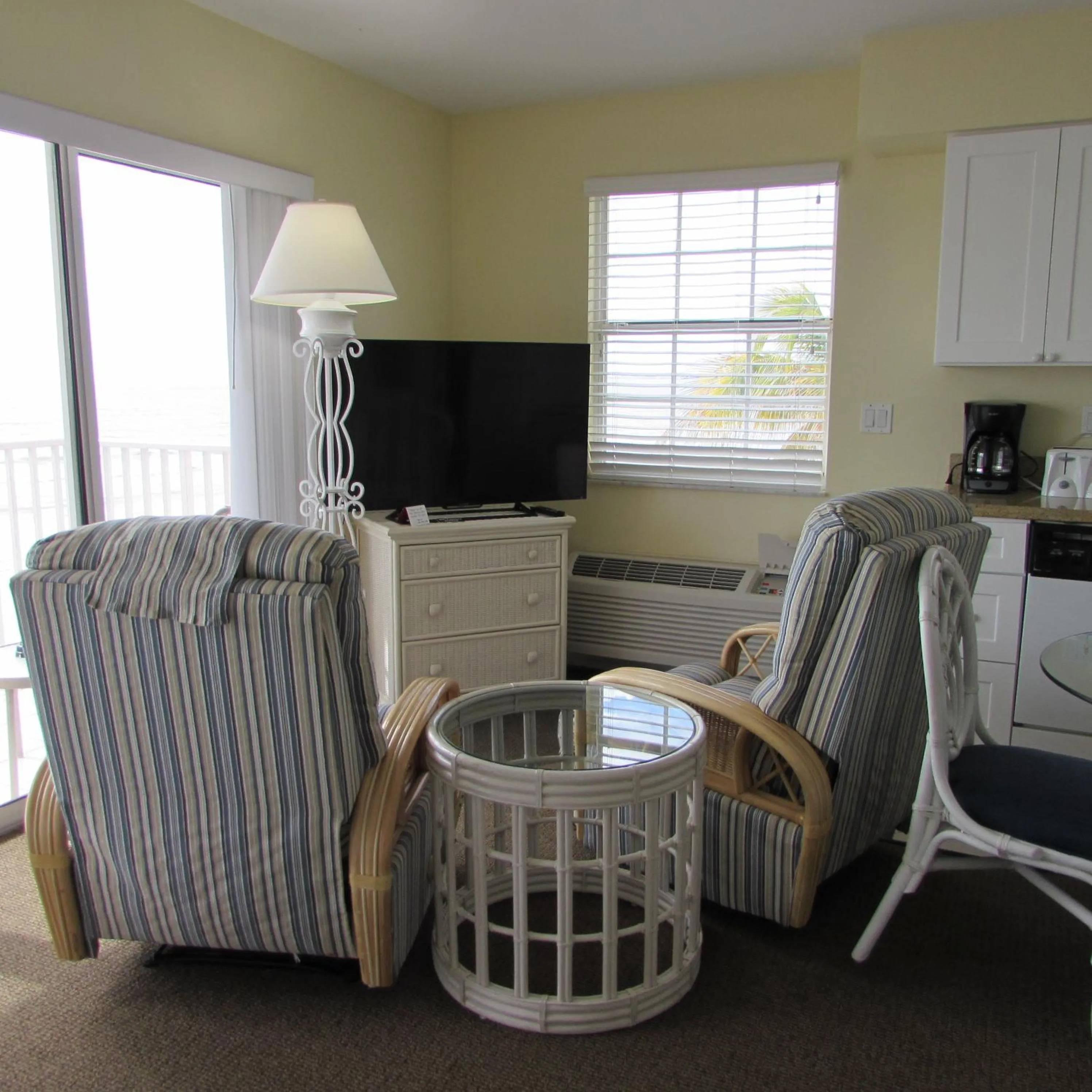 Living room in Edison Beach House