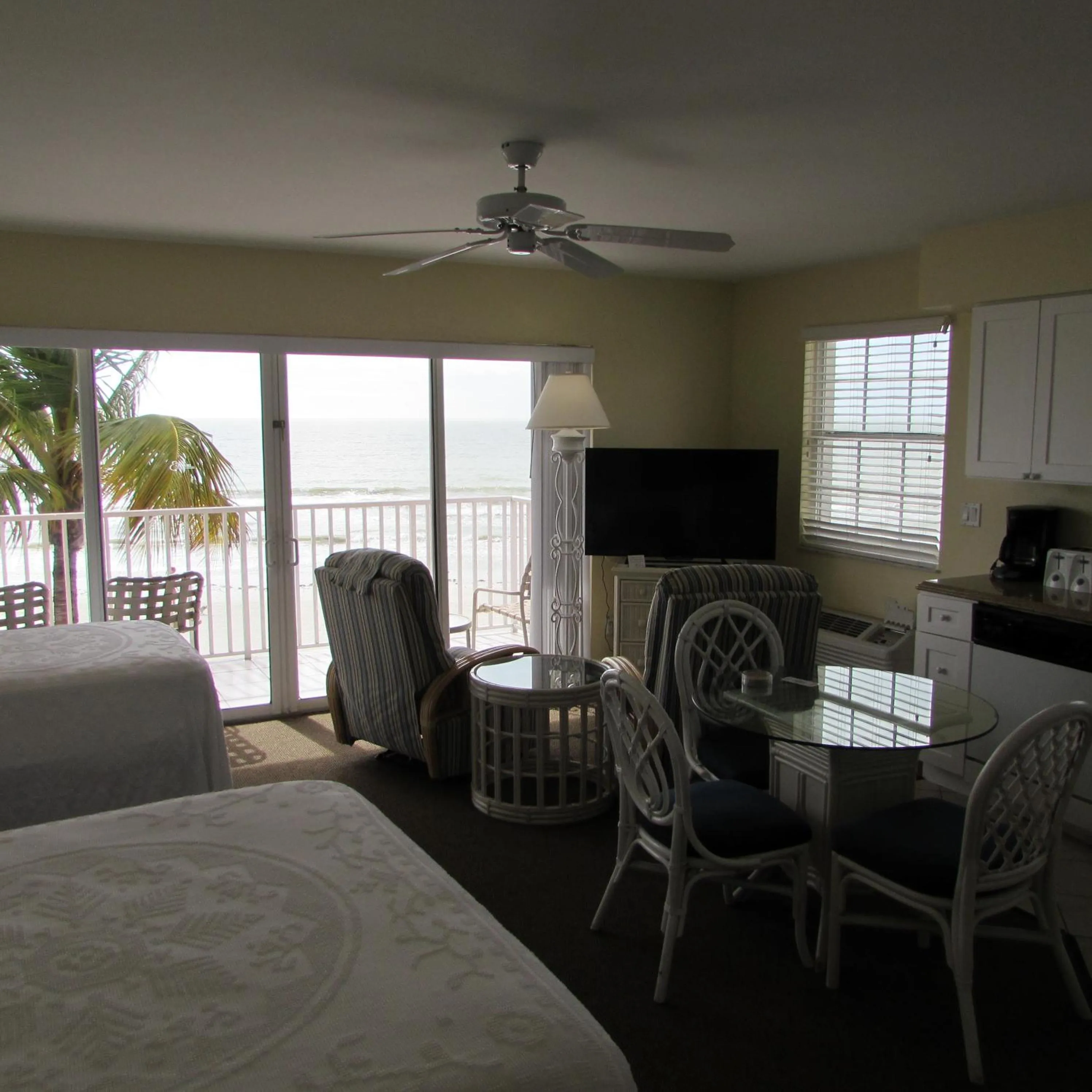 Living room in Edison Beach House