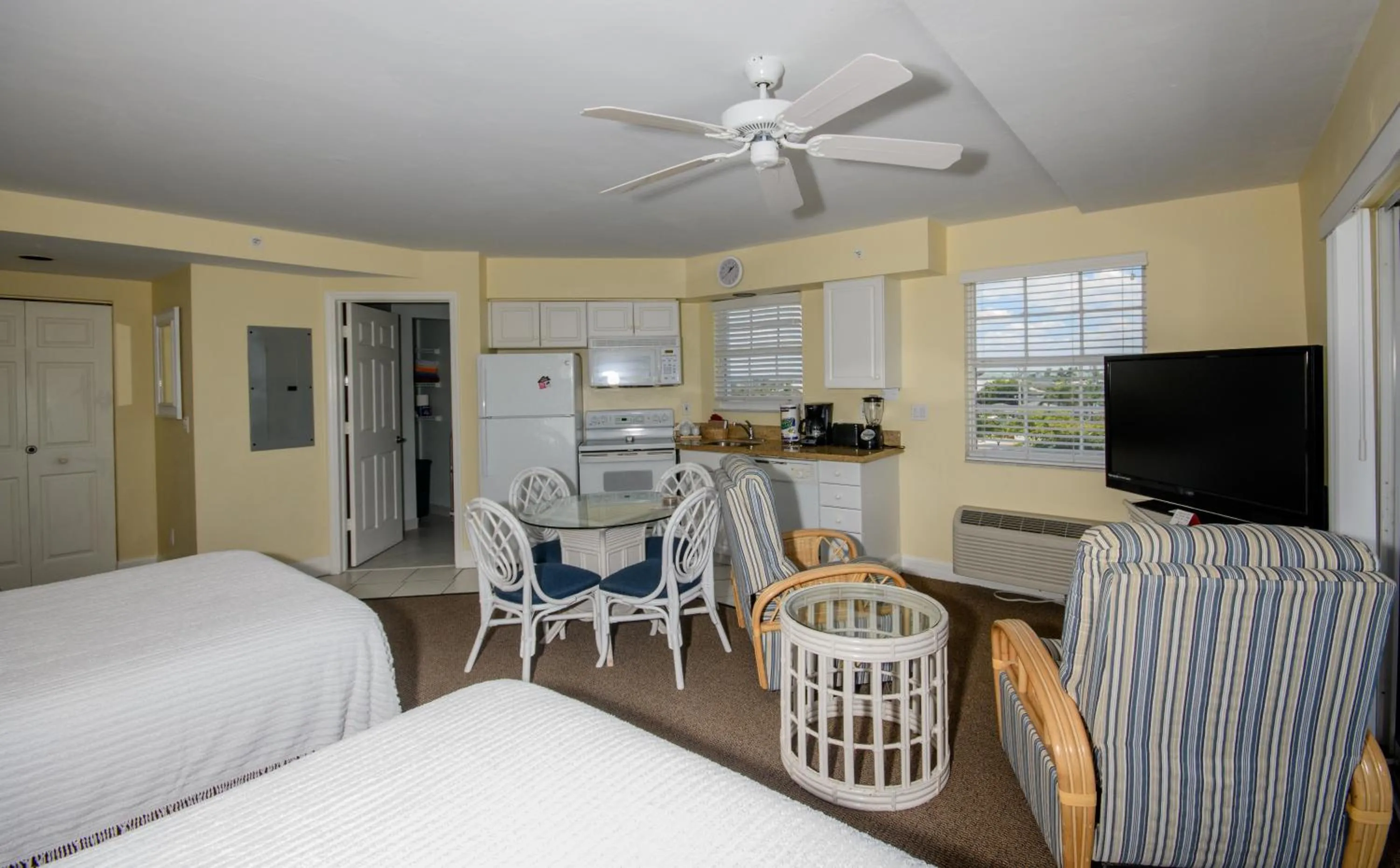 Dining area in Edison Beach House