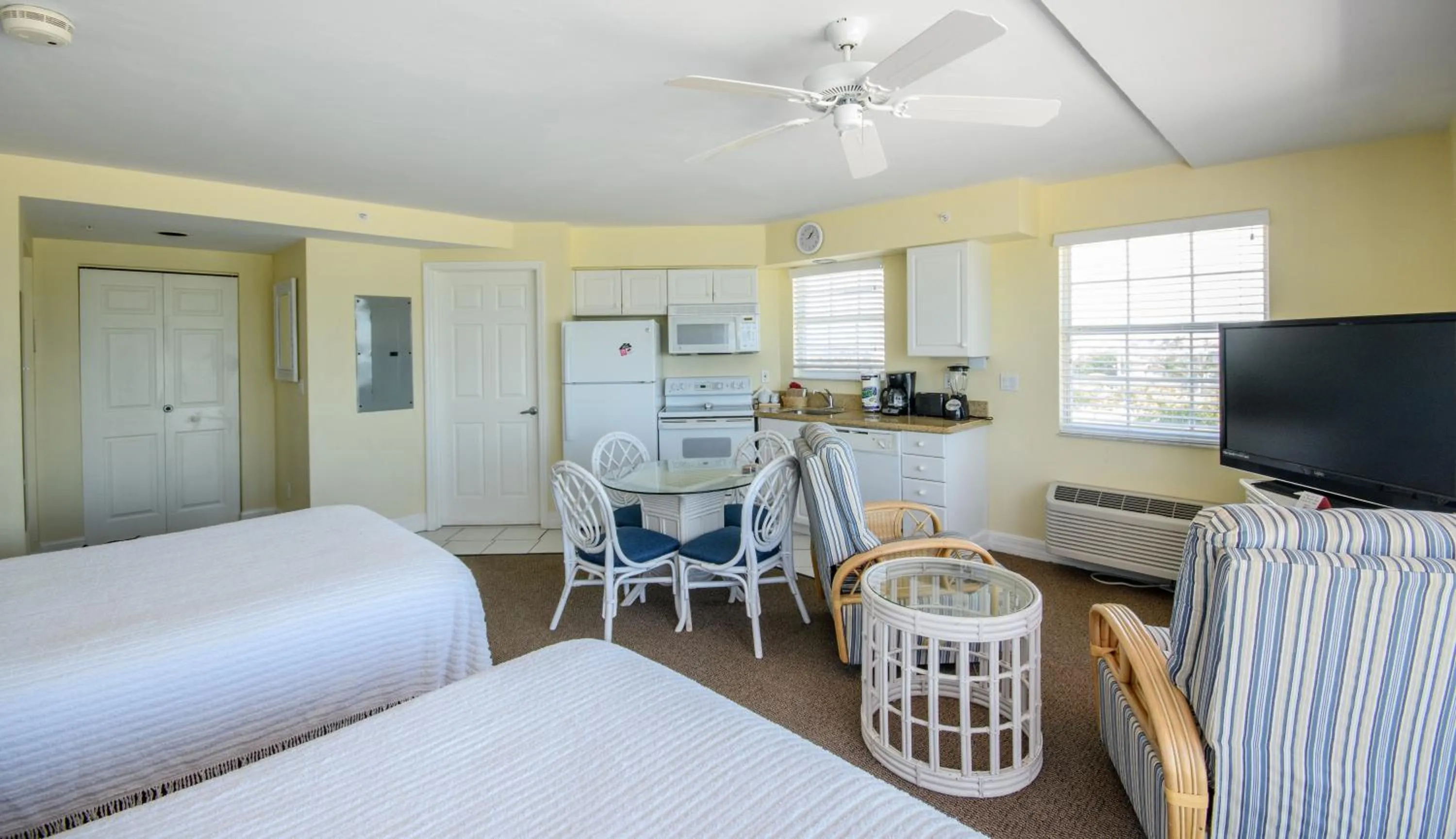 Dining area in Edison Beach House