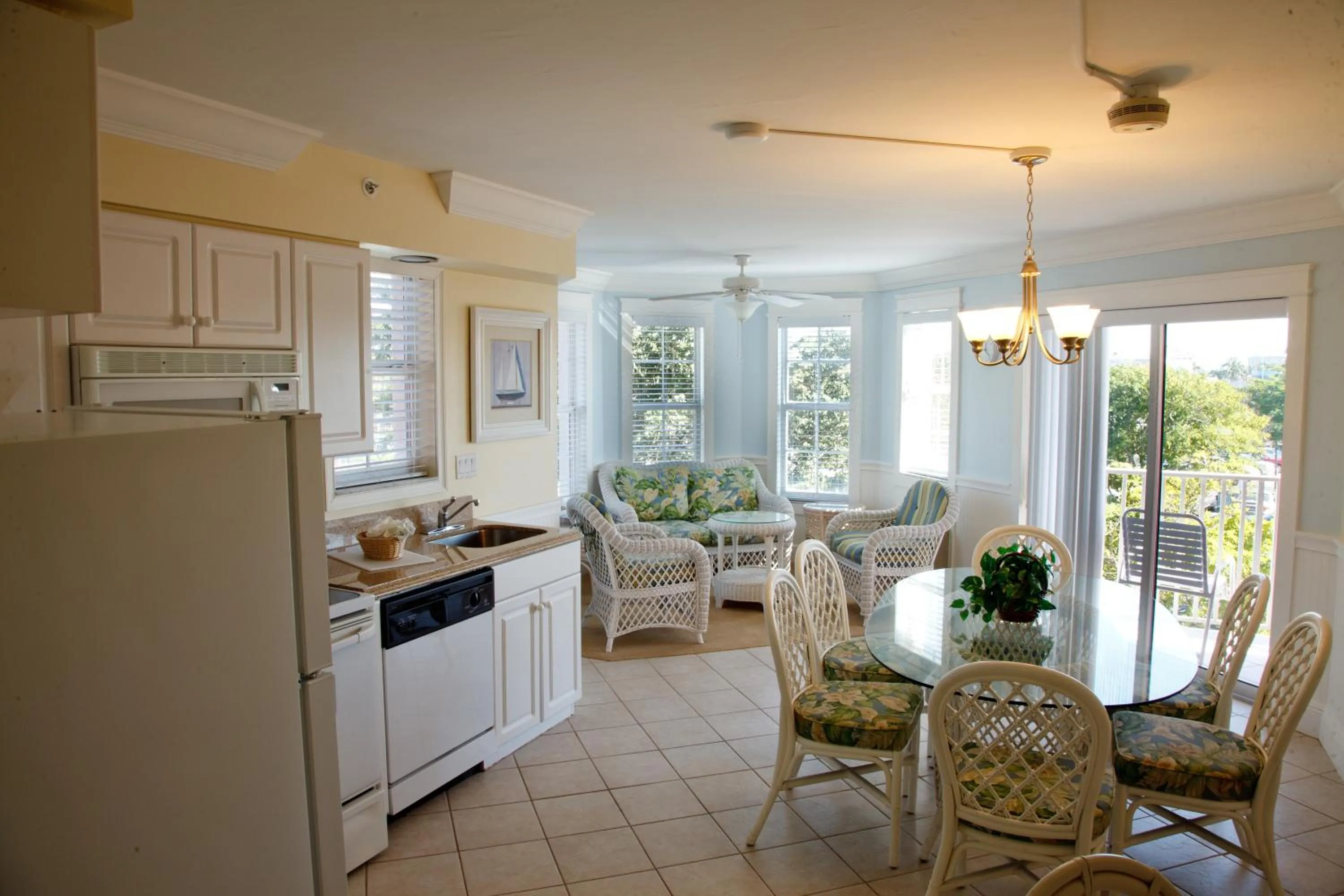 Kitchen or kitchenette in Edison Beach House