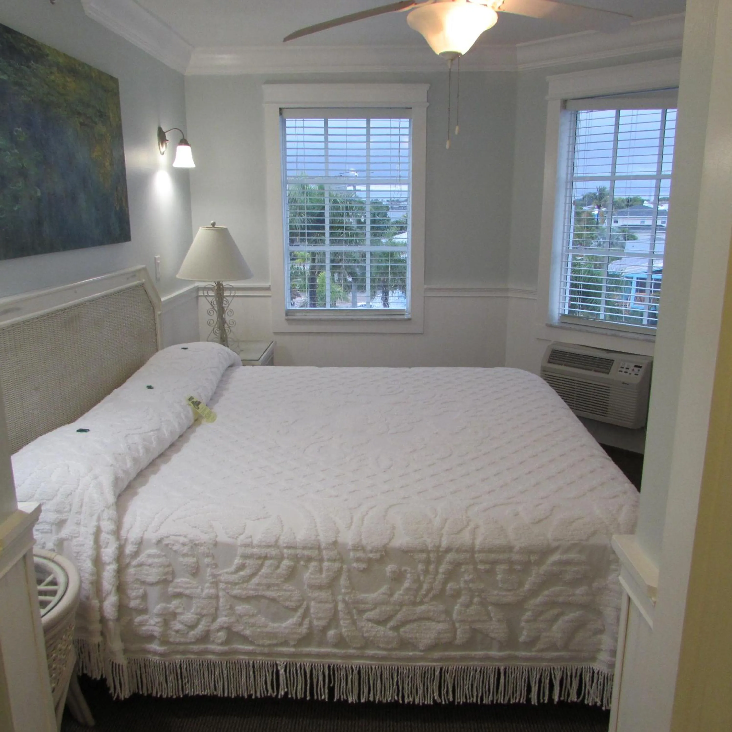 Bed in Edison Beach House