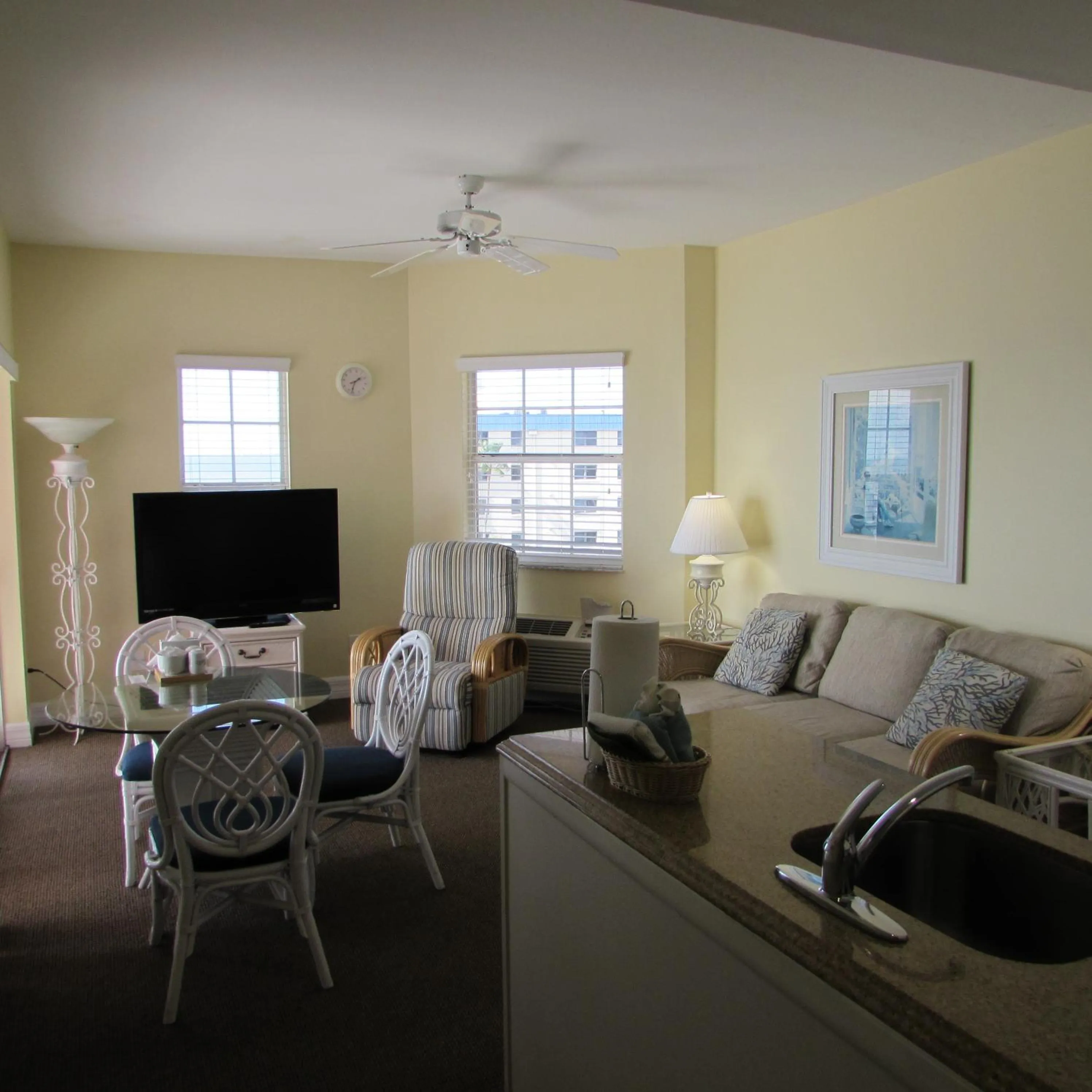 Living room in Edison Beach House