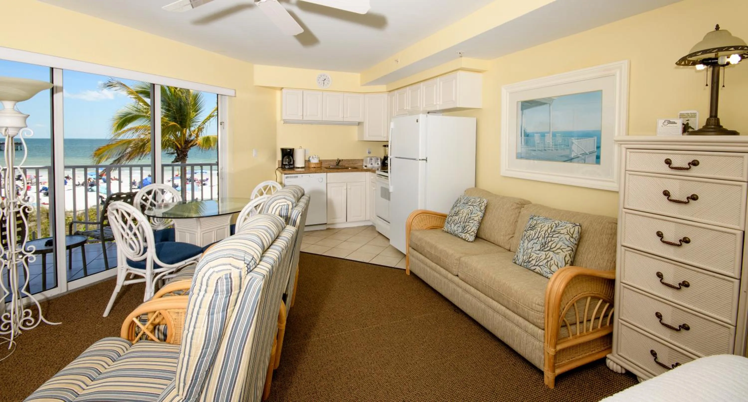 Kitchen or kitchenette in Edison Beach House