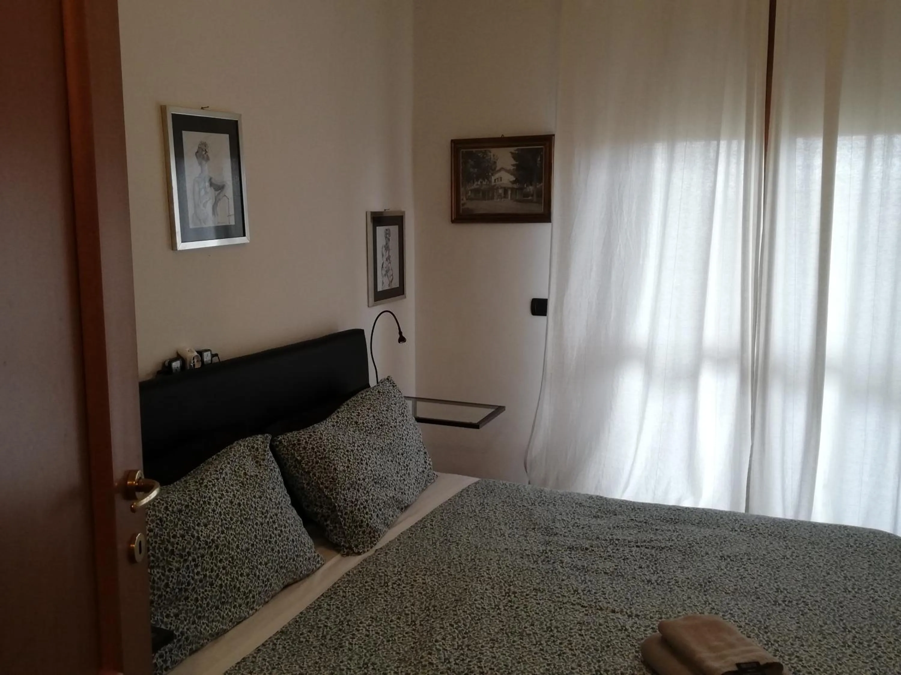 Bed in Leonardo Rome Holidays