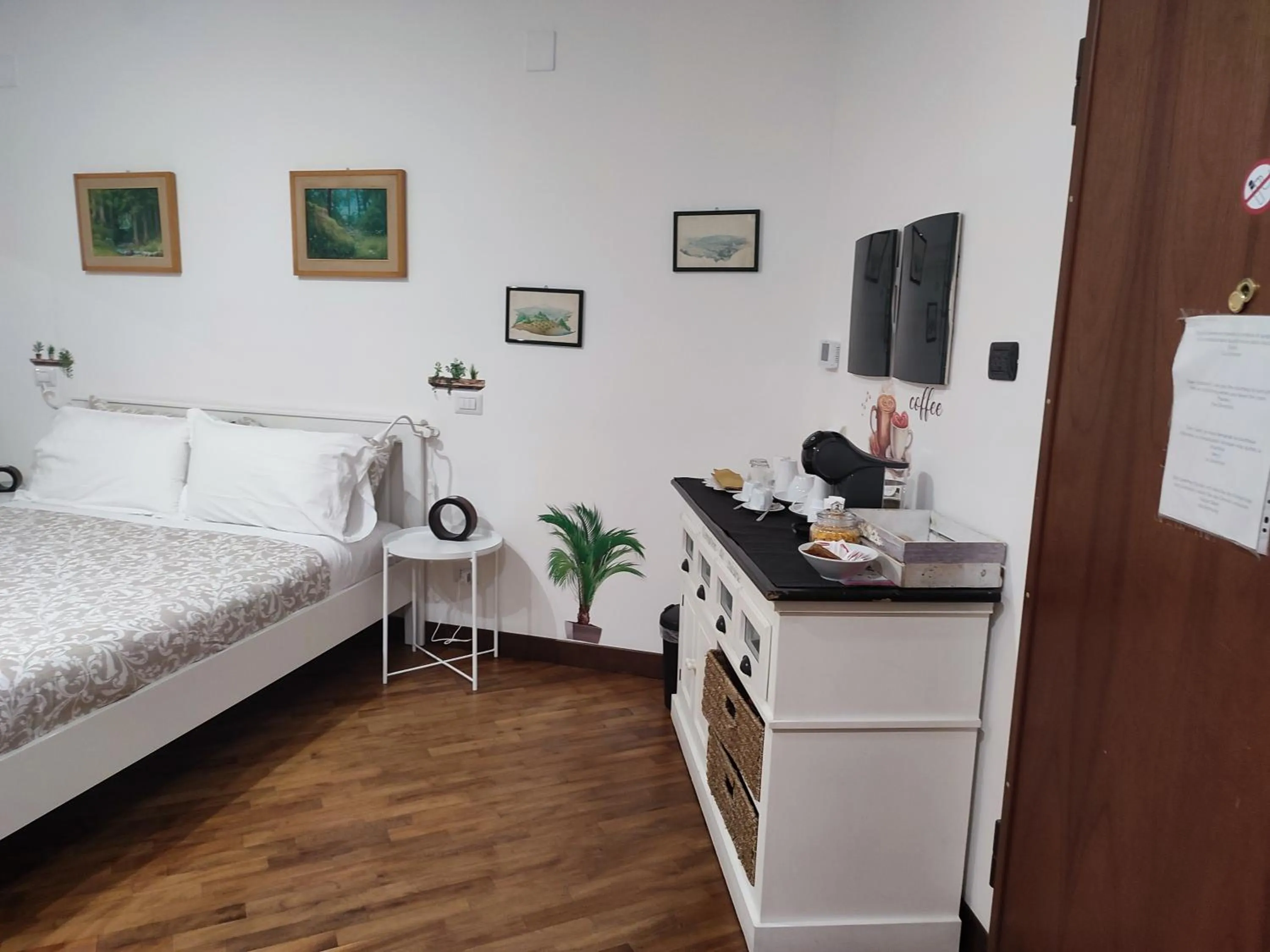 Bedroom, Bed in Leonardo Rome Holidays