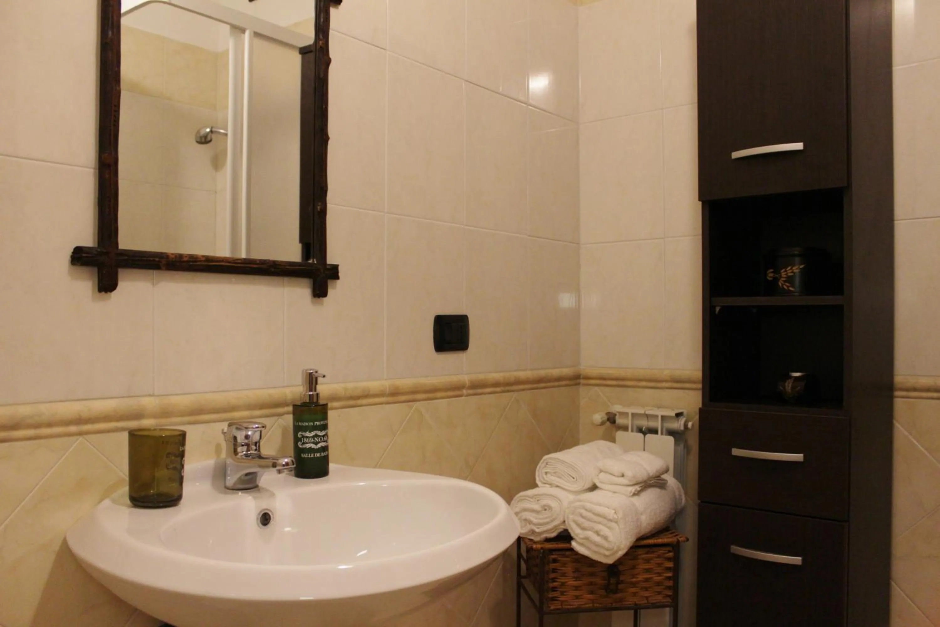 Bathroom in Leonardo Rome Holidays