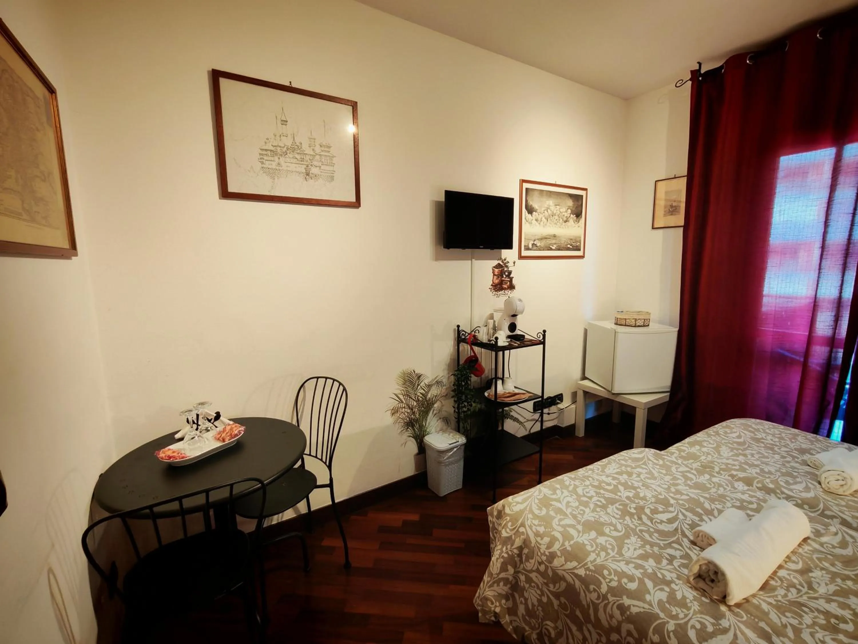 Bed in Leonardo Rome Holidays