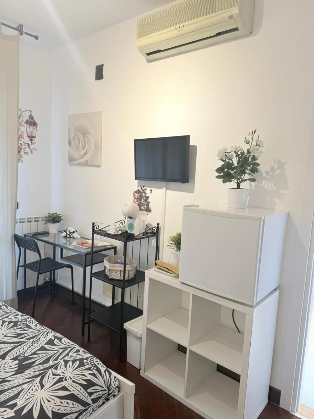 Bed in Leonardo Rome Holidays