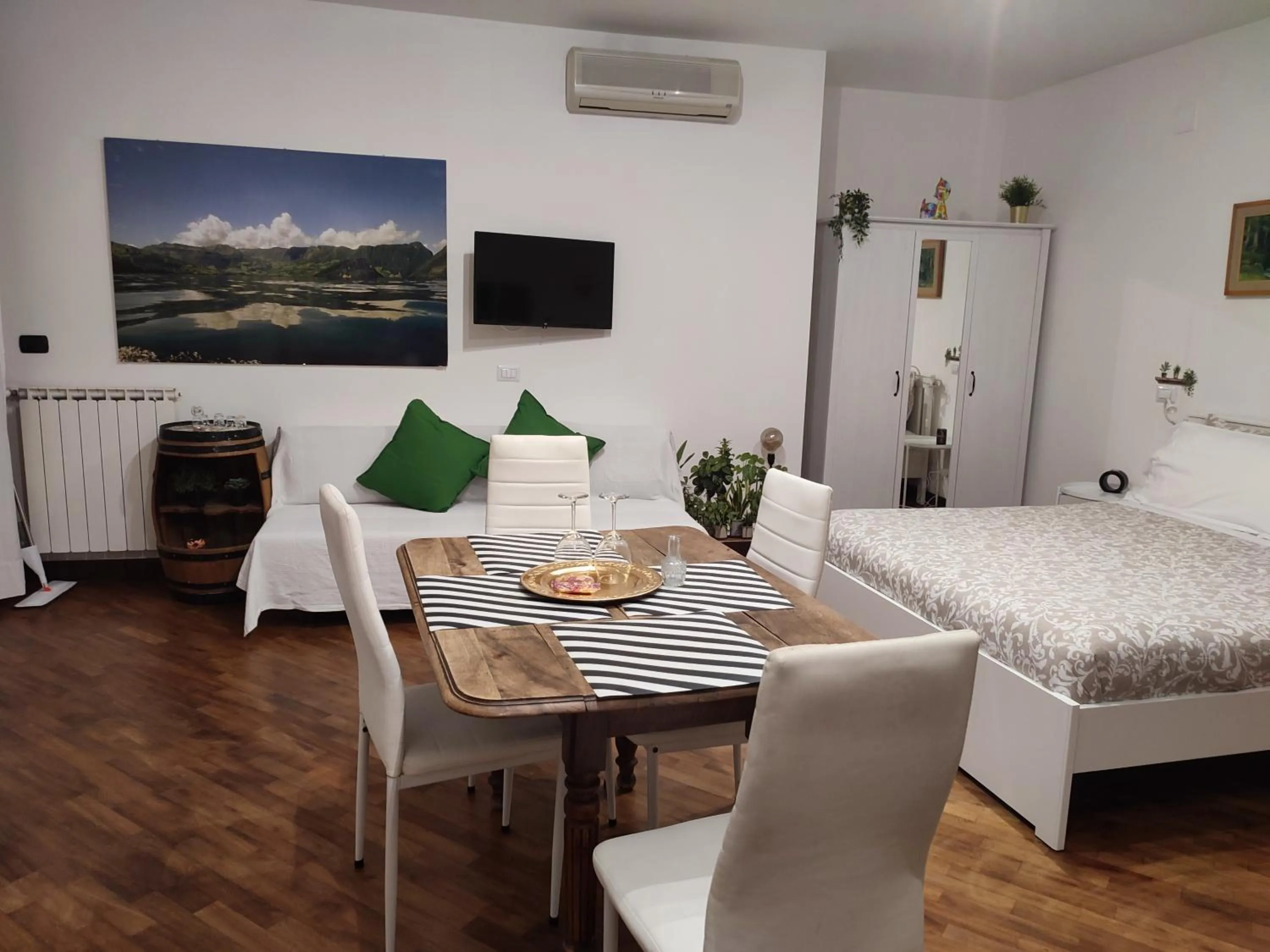 Bed in Leonardo Rome Holidays