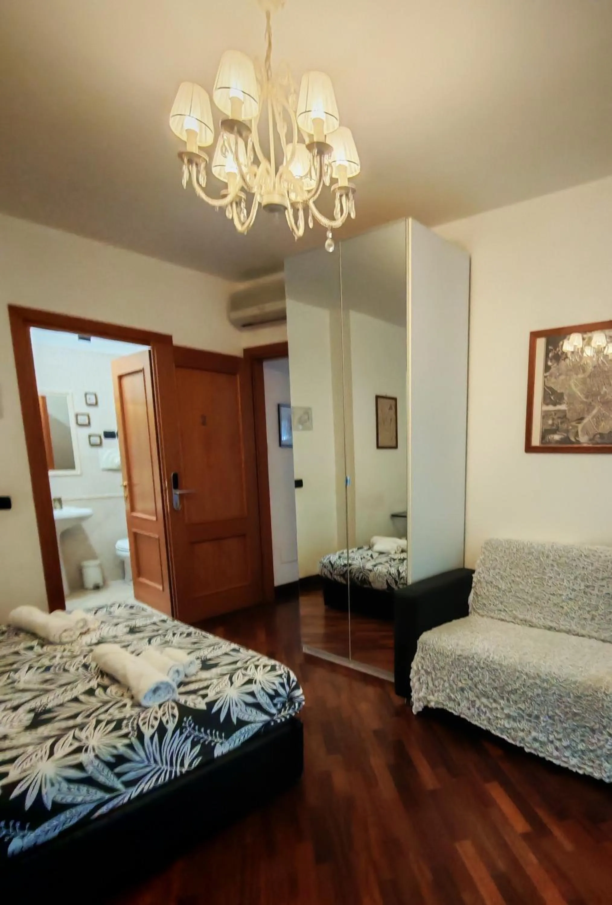 Bed in Leonardo Rome Holidays