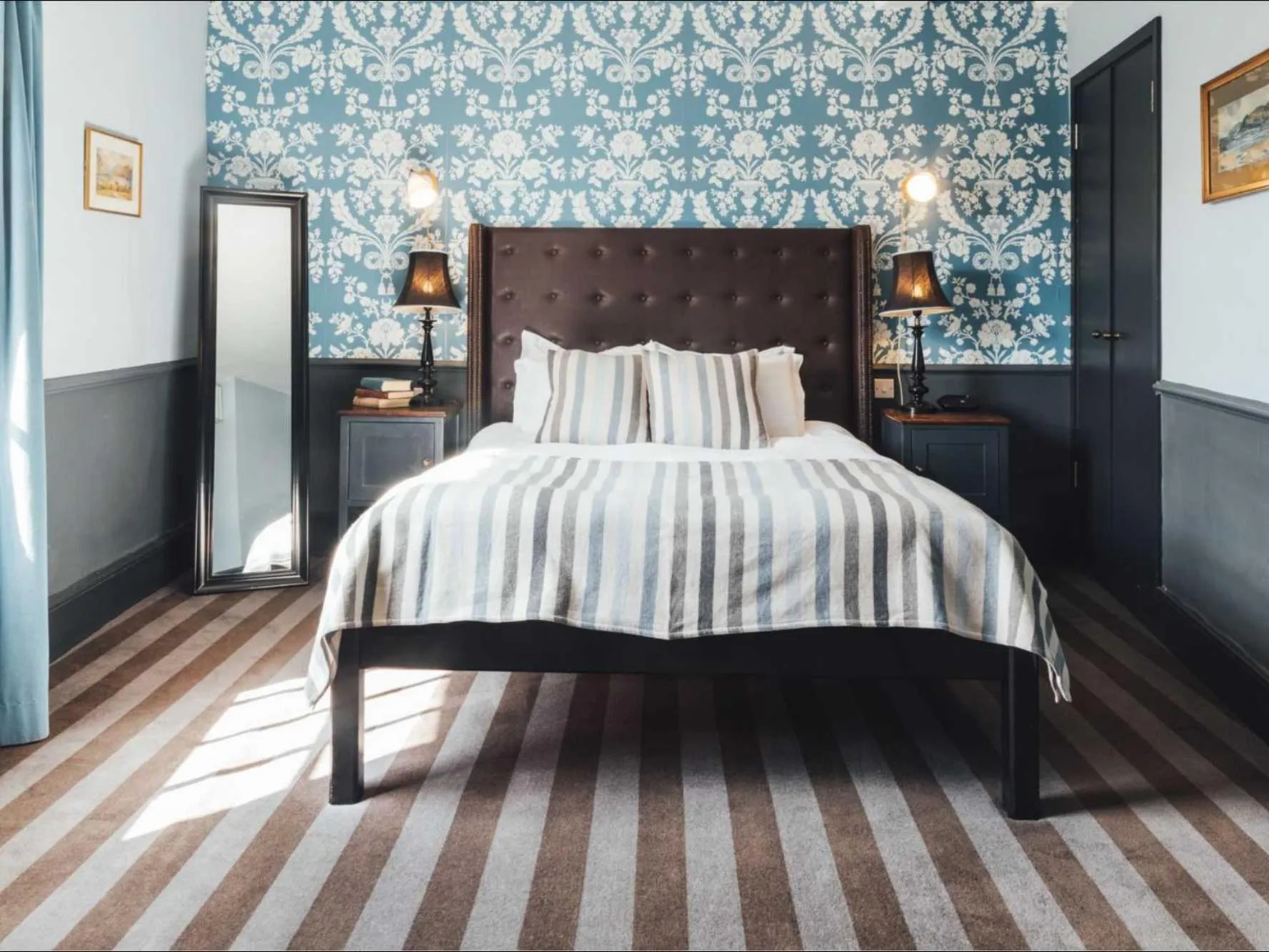 Bed in The Crown And Thistle, Abingdon