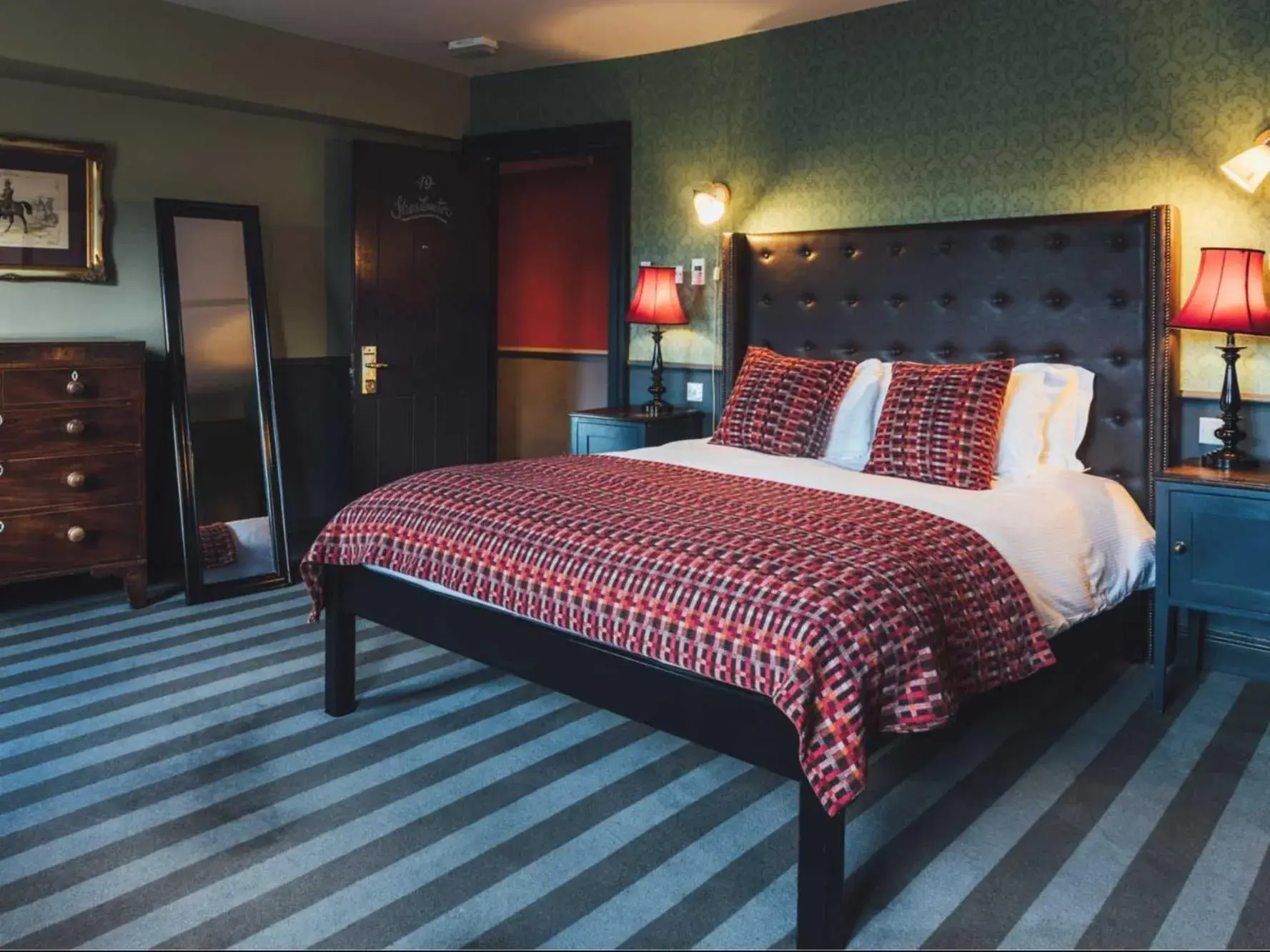 Family Room in The Crown And Thistle, Abingdon Family Room in The Crown And Thistle, Abingdon