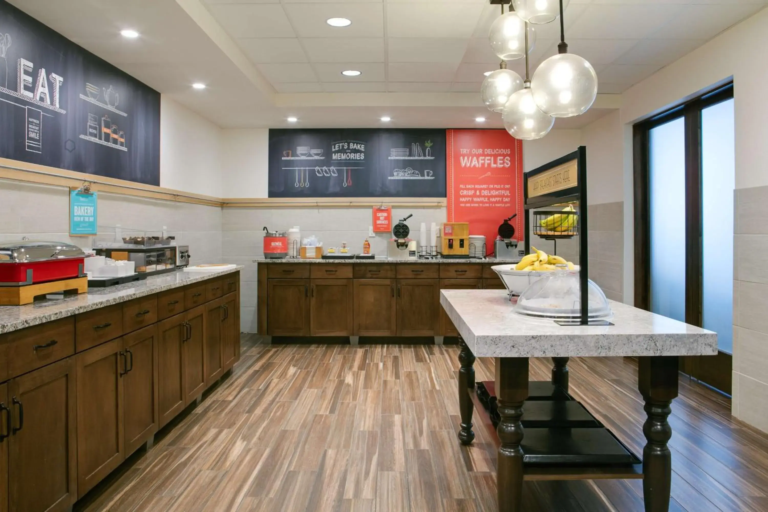 Breakfast in Hampton Inn & Suites-Hudson Wisconsin Breakfast in Hampton Inn & Suites-Hudson Wisconsin