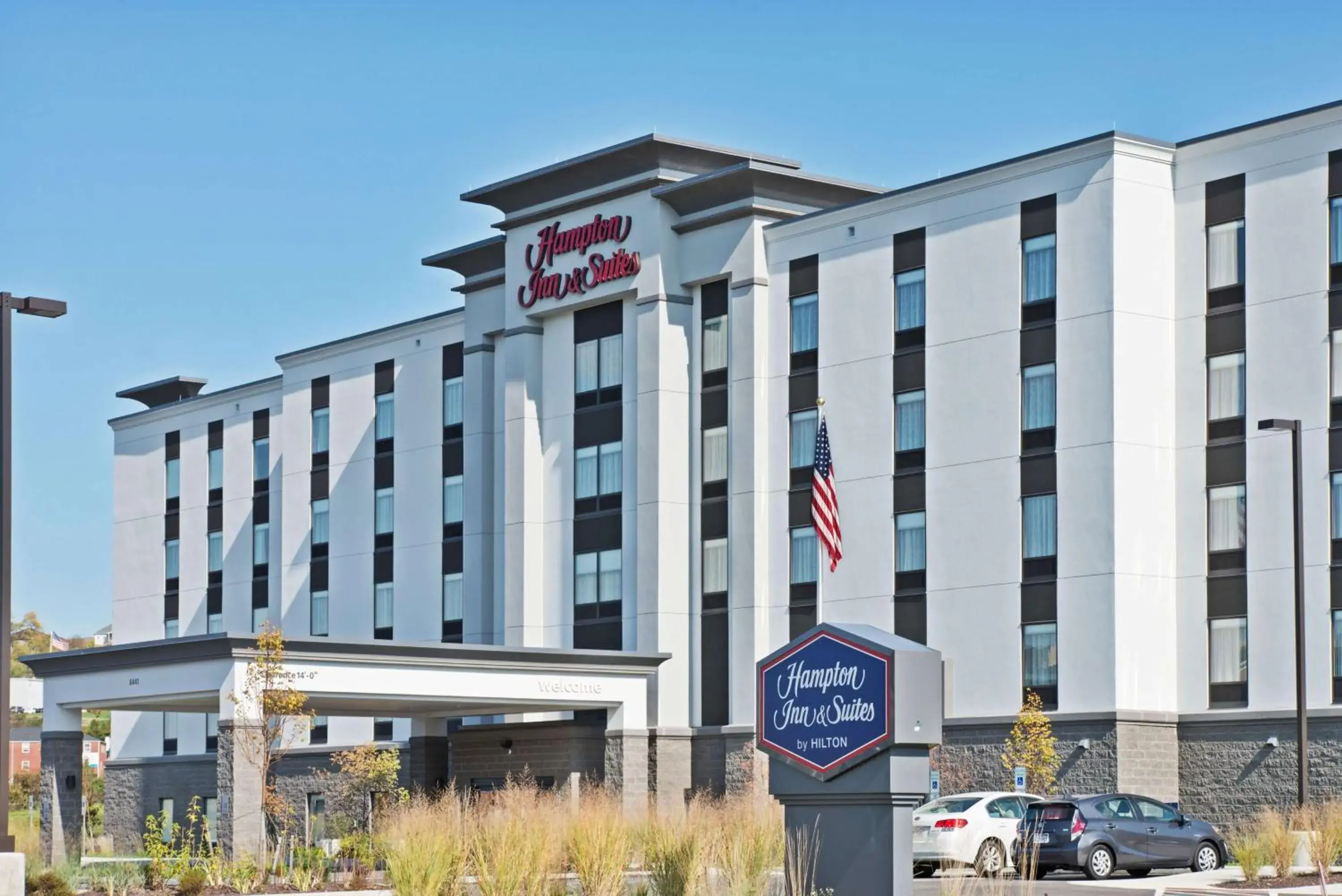 Property building in Hampton Inn & Suites North Huntingdon-Irwin, PA Property building in Hampton Inn & Suites North Huntingdon-Irwin, PA