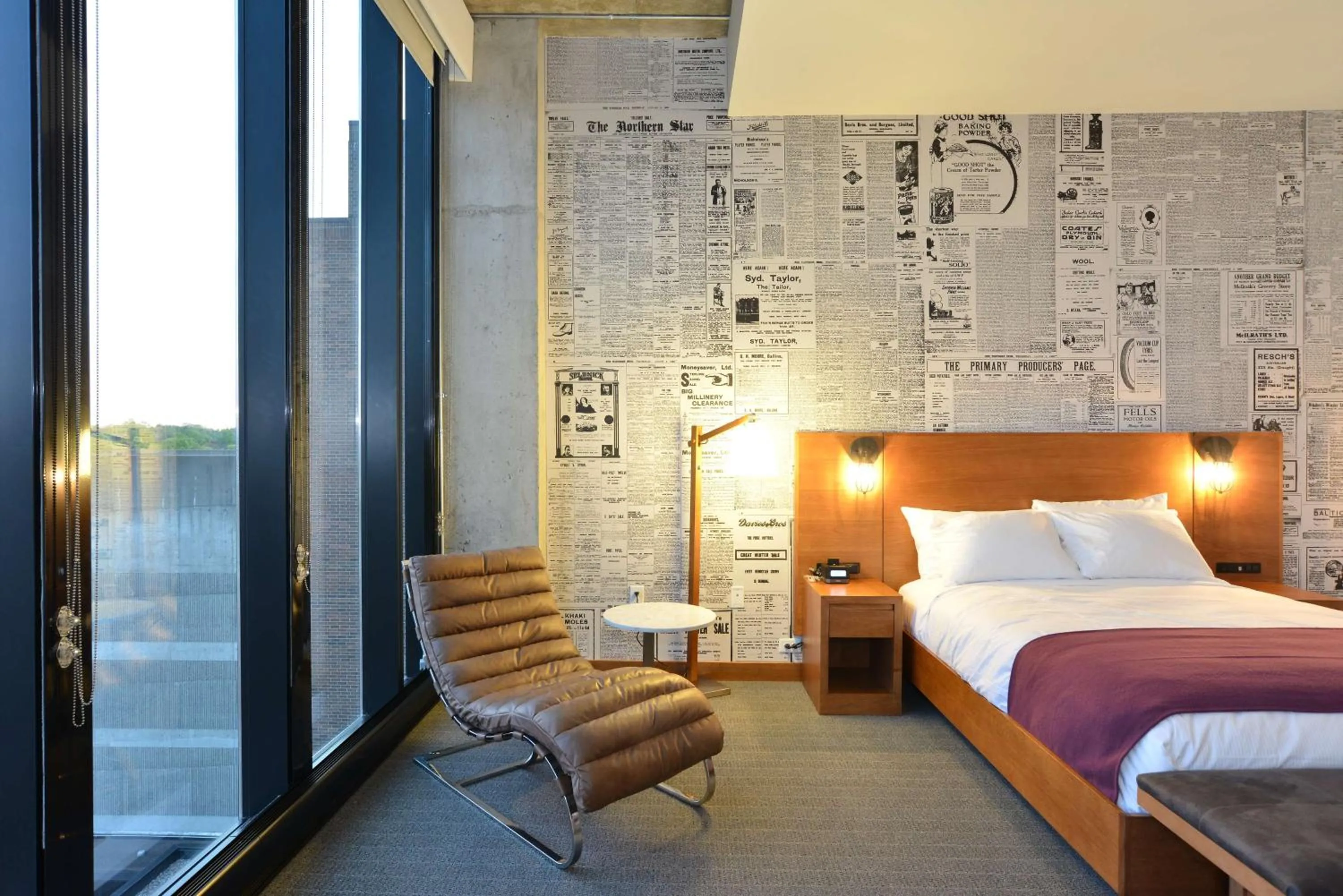 Living room, Bed in The Lismore Hotel Eau Claire - a DoubleTree by Hilton