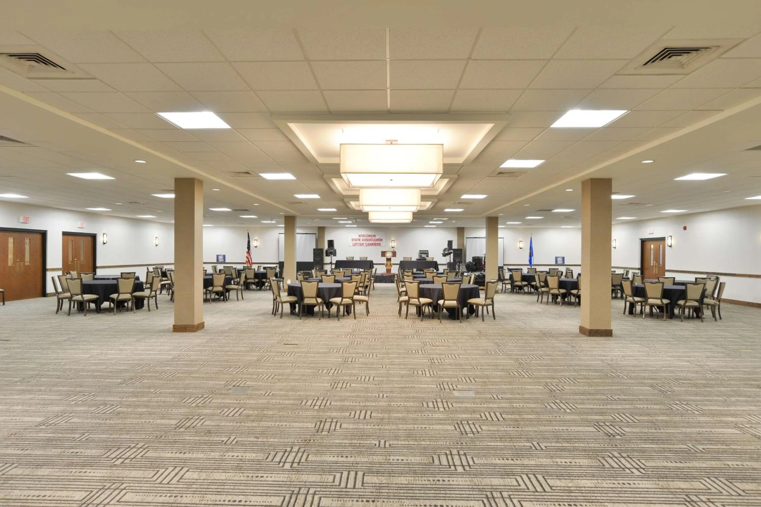 Meeting/conference room in The Lismore Hotel Eau Claire - a DoubleTree by Hilton