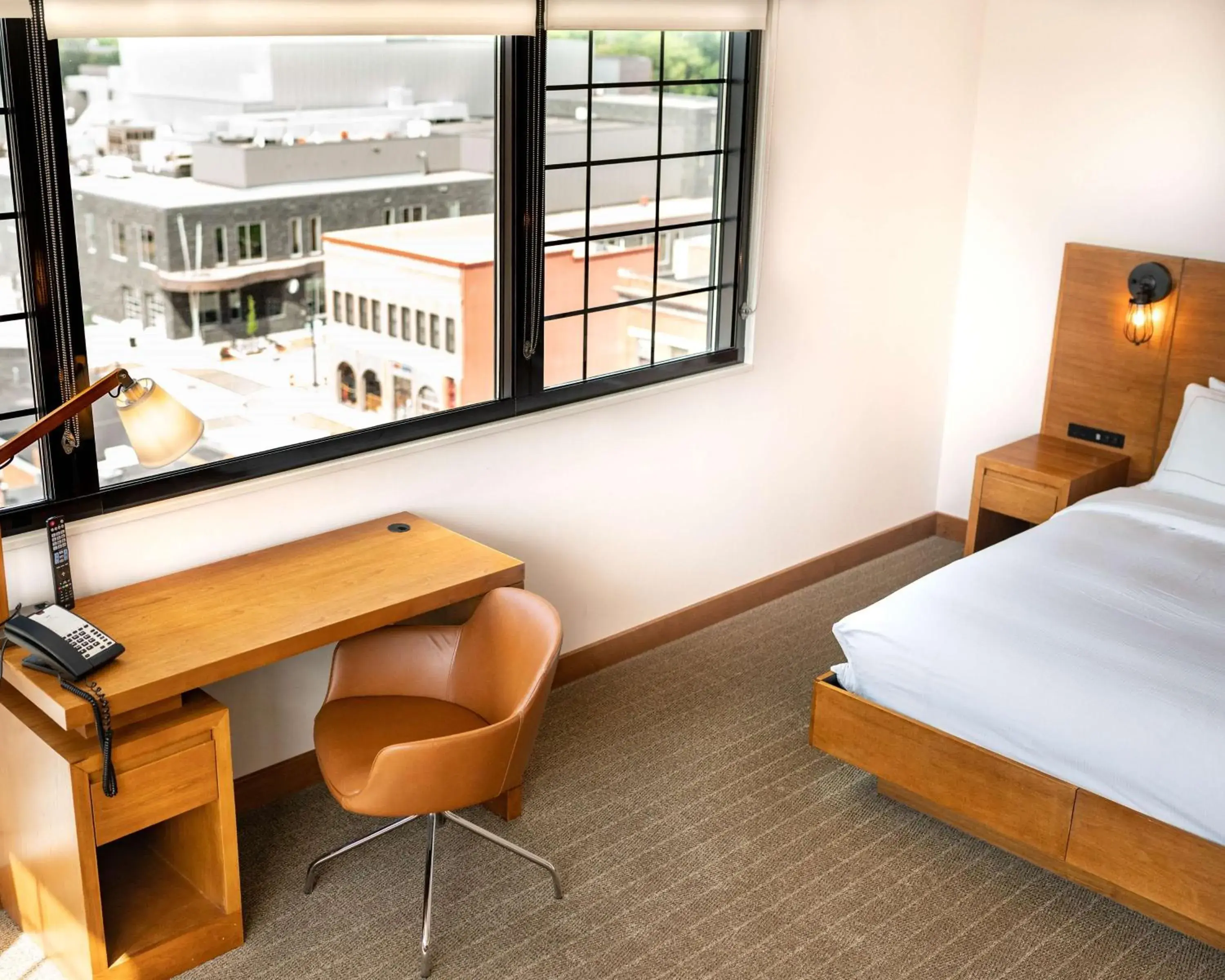 King Corner Room in The Lismore Hotel Eau Claire - a DoubleTree by Hilton King Corner Room in The Lismore Hotel Eau Claire - a DoubleTree by Hilton