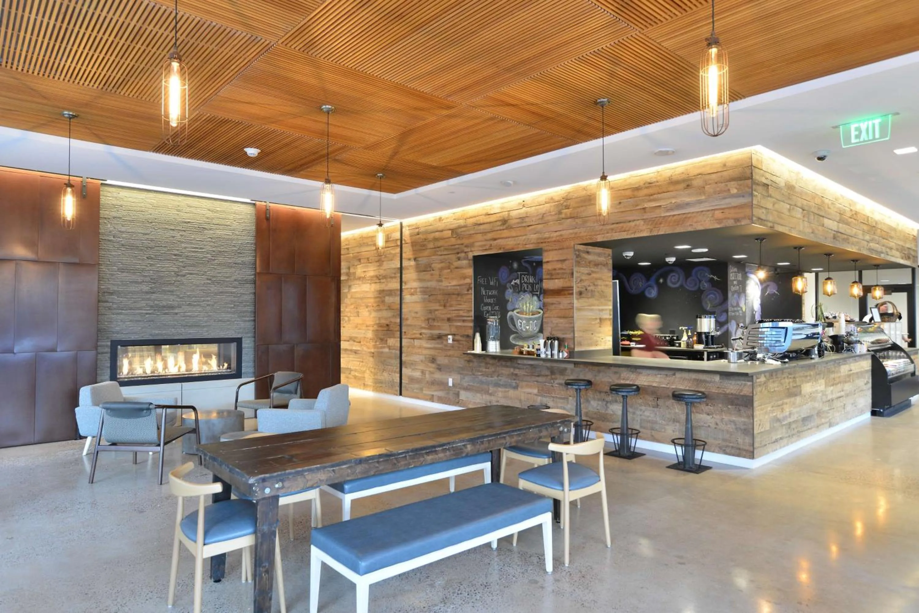 Restaurant/places to eat in The Lismore Hotel Eau Claire - a DoubleTree by Hilton