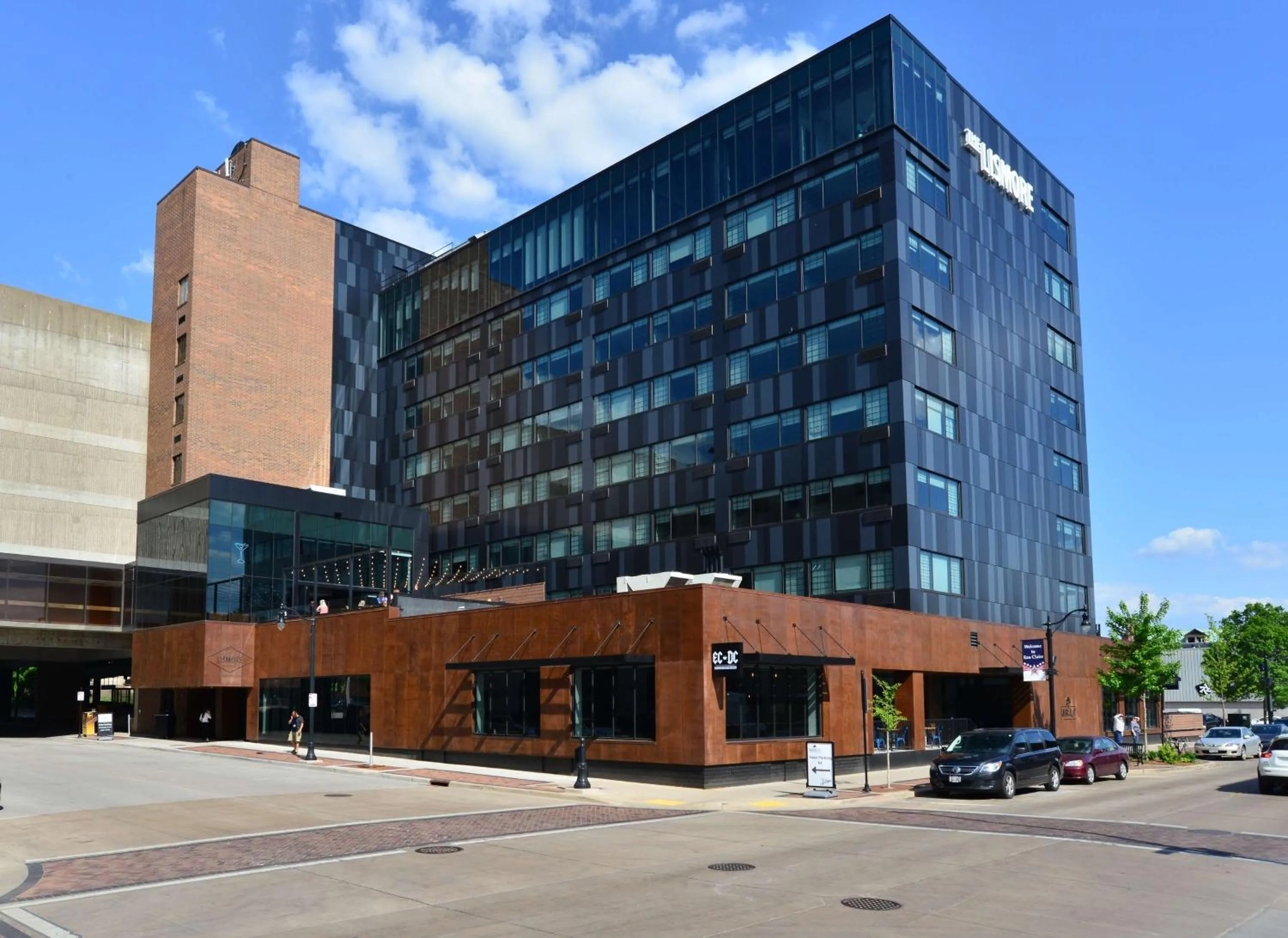 Property building in The Lismore Hotel Eau Claire - a DoubleTree by Hilton