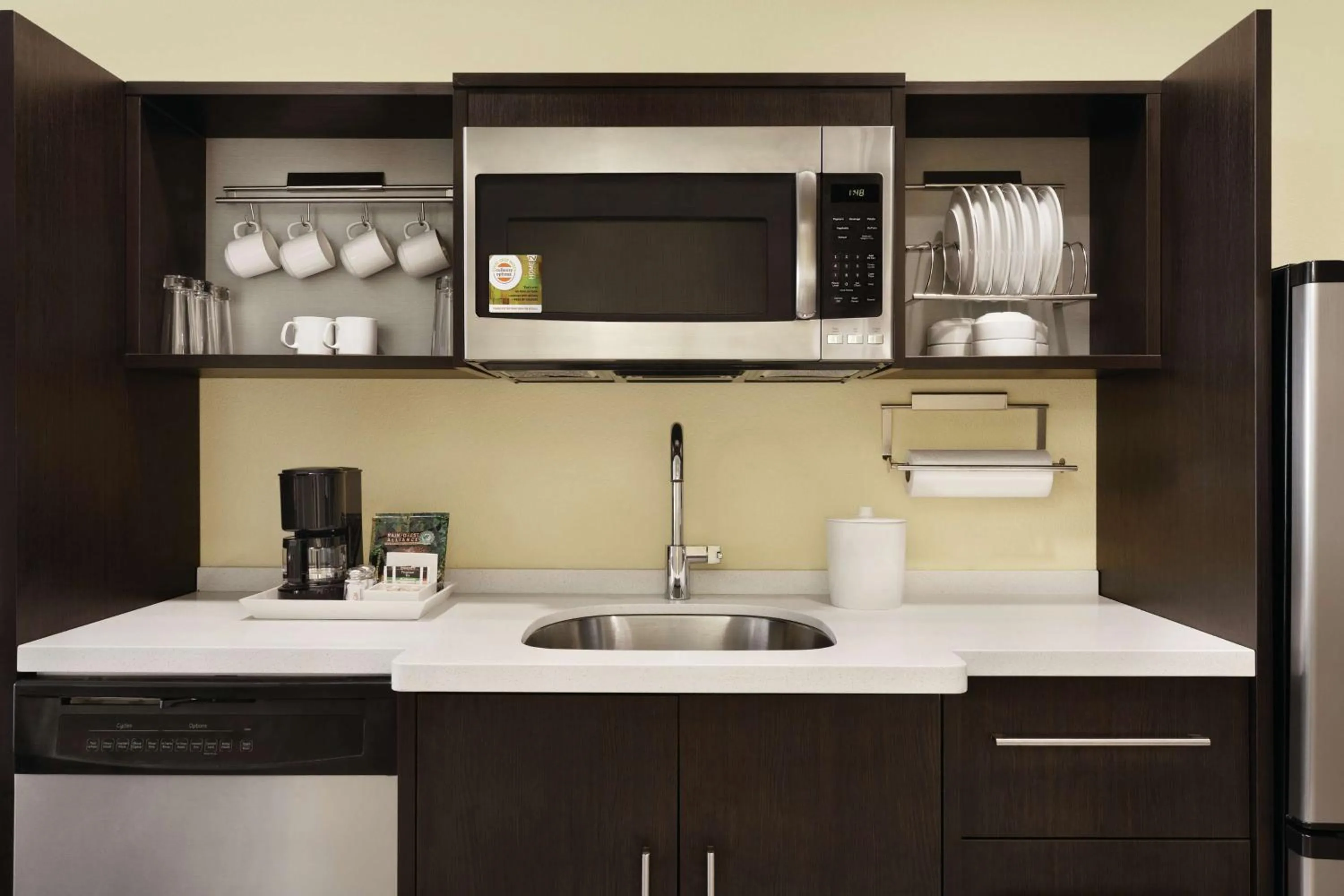 Kitchen or kitchenette in Home2 Suites by Hilton Cartersville