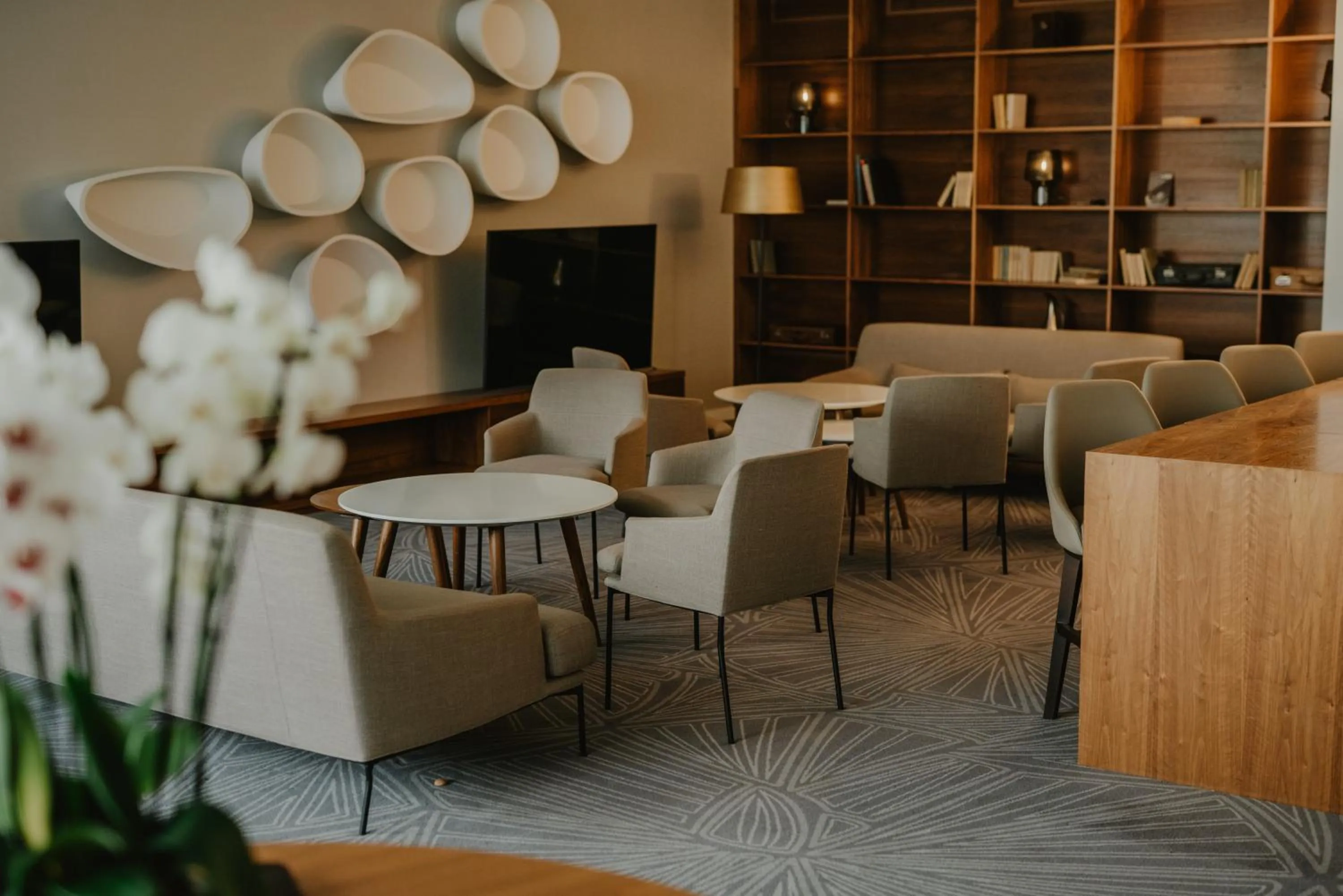 Lounge or bar in DoubleTree by Hilton Wroclaw