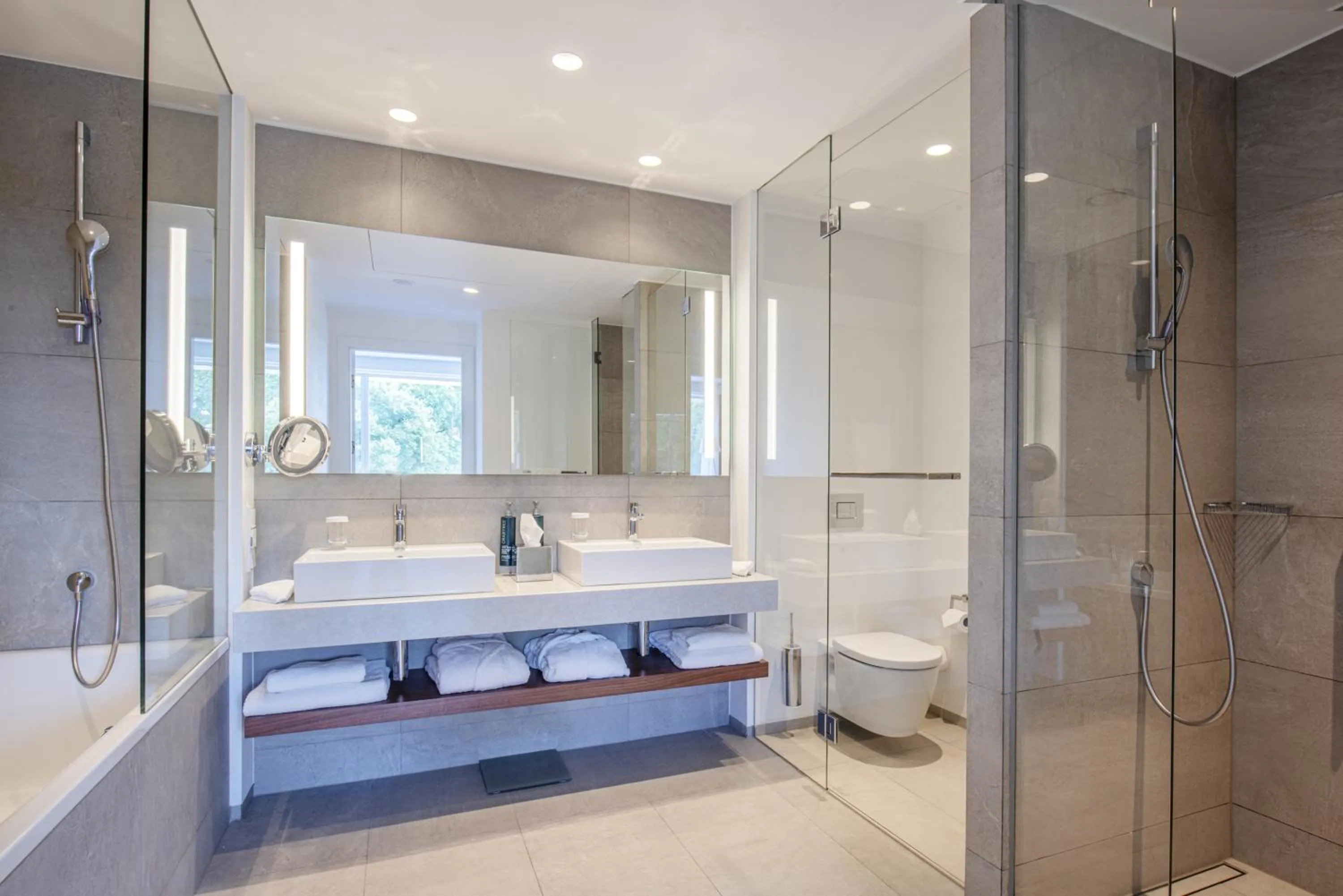 Bathroom in DoubleTree by Hilton Wroclaw