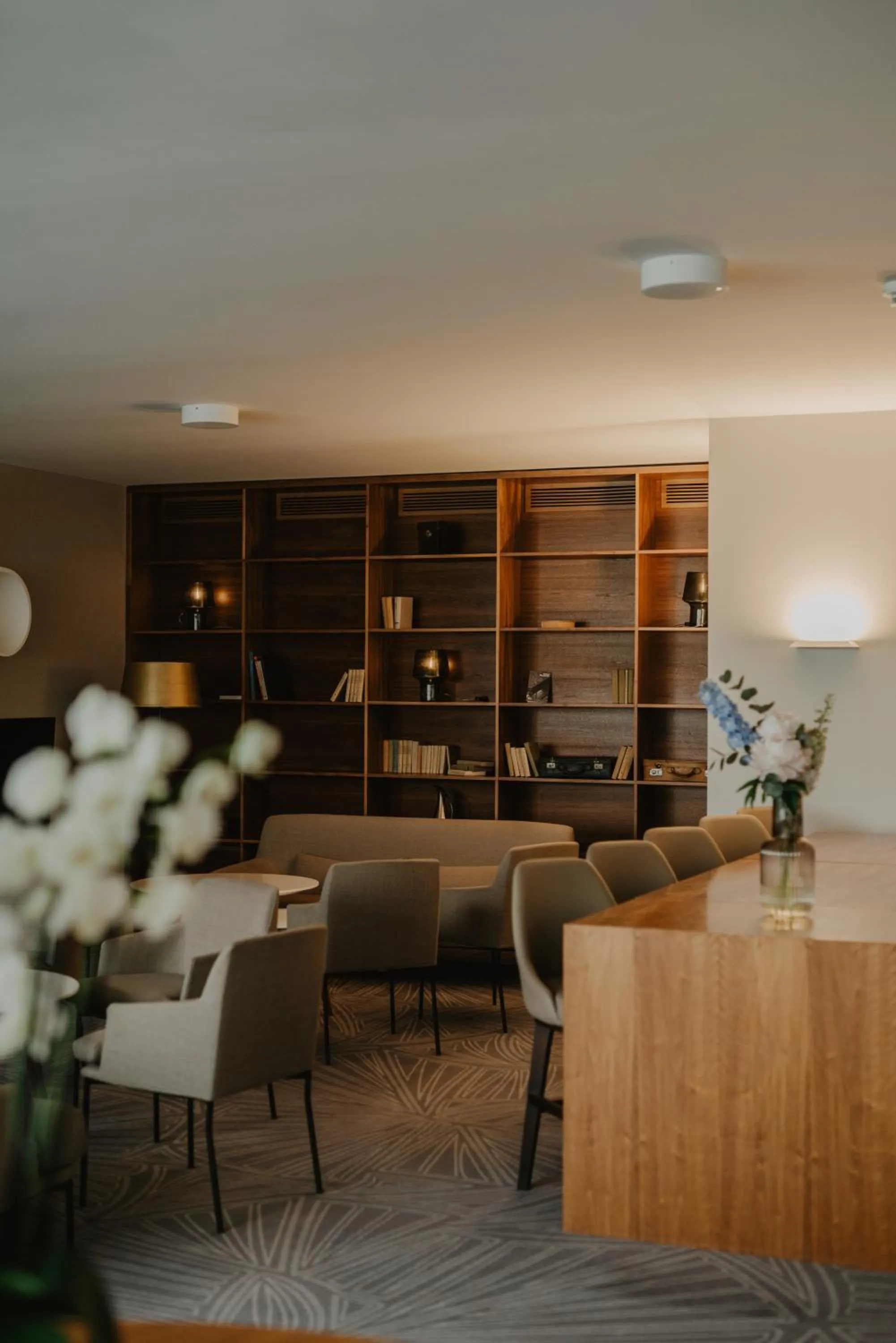 Lounge or bar in DoubleTree by Hilton Wroclaw