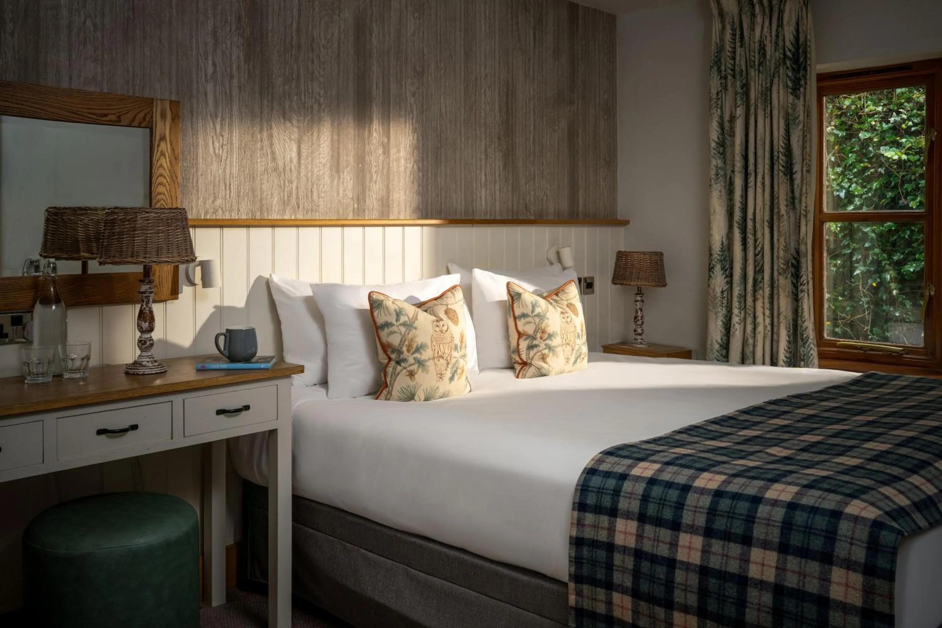 Bedroom, Bed in The Lister Arms