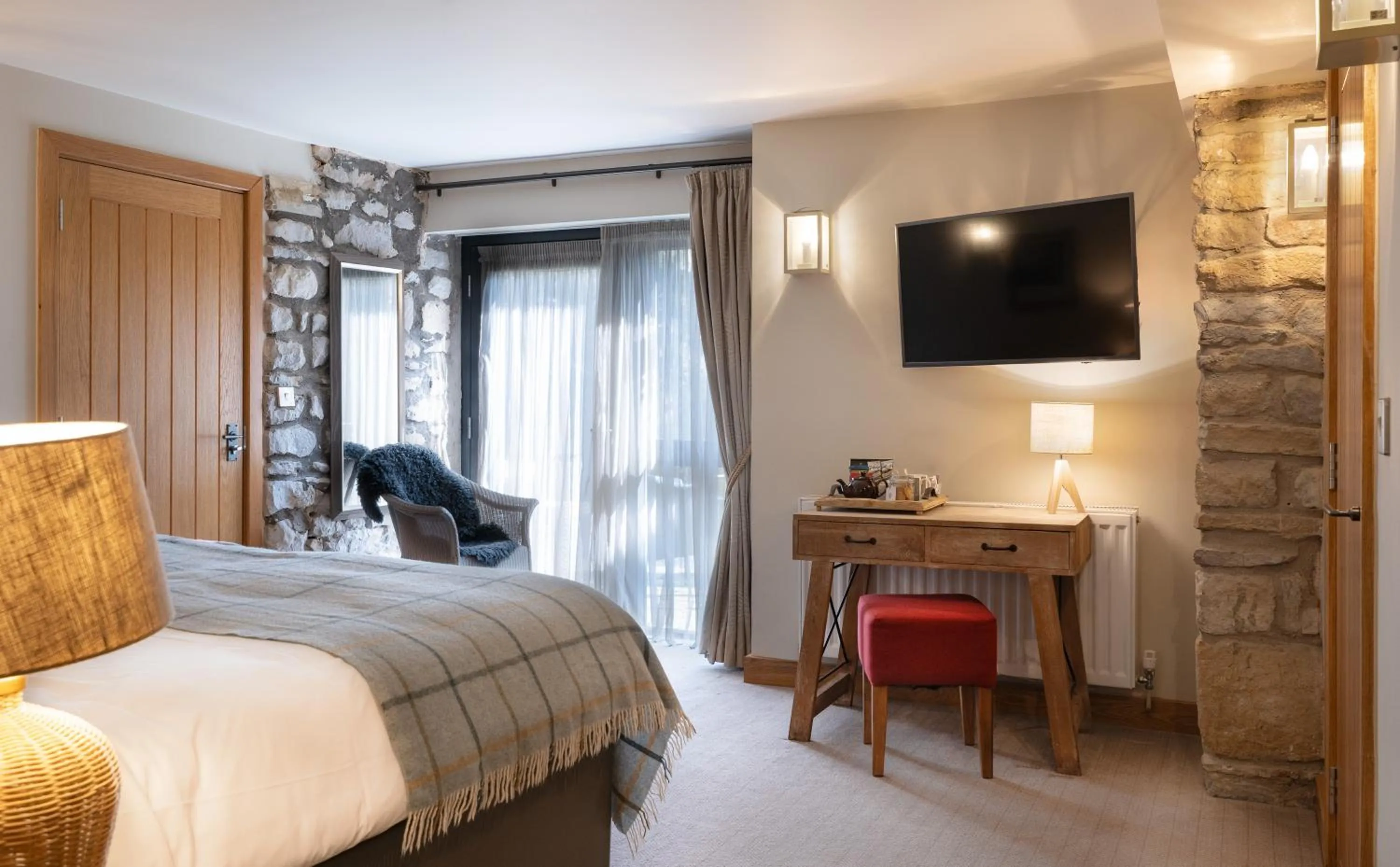 Bedroom, Bed in The Lister Arms